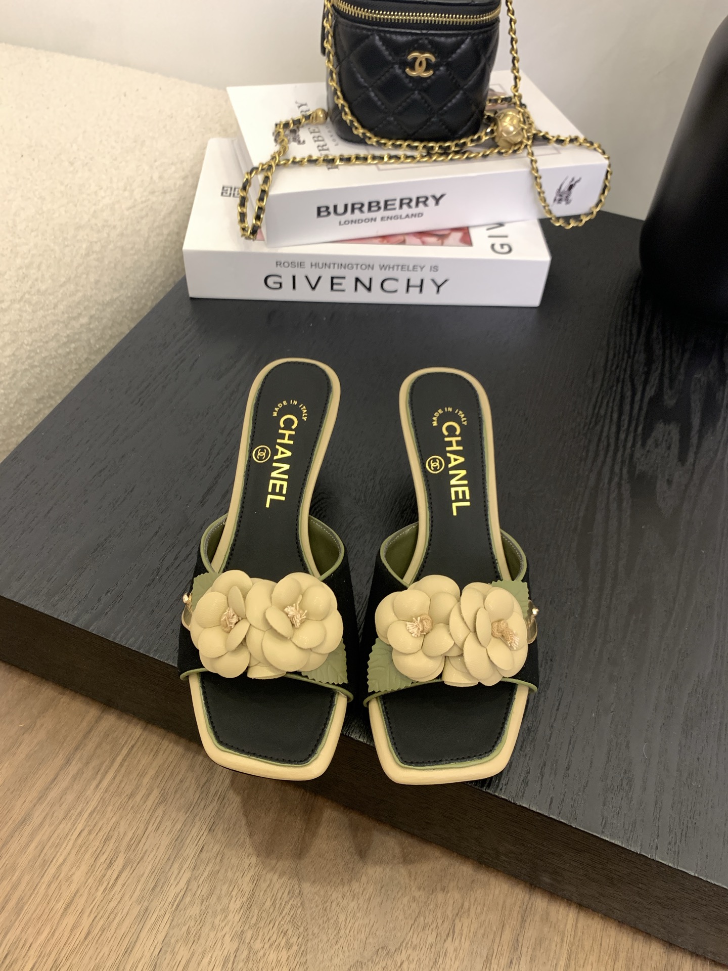 NO:244427,[Spot sale] *25 Counter [authentic grade] version!  !  Official catalog Number of codes 35, 36, 37, 38, 39 (34/40/41 Custom made to communicate with customer service) Heel height: 7.5cm/5cm All are equipped with genuine Italian packaging, slippers, slippers19860909【现货发售】 *25 专柜【正品级】版本！！ 官方目录 码数35、36、37、38、39 (34/40/41 需要定做跟客服♂沟通) 跟高:7.5cm/5cm 均配有意大利正品包装,拖鞋,slippers,Women's Shoes