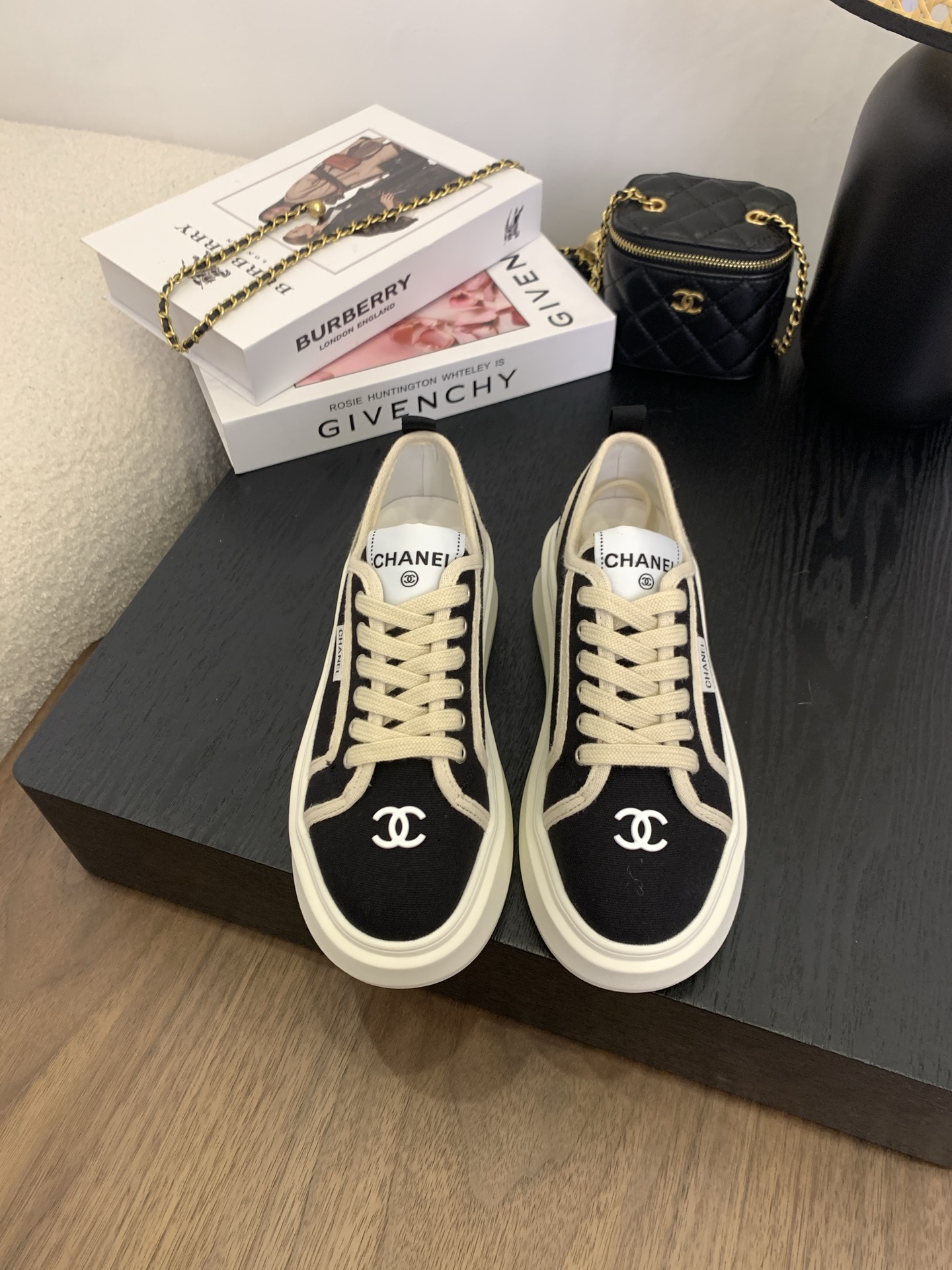 Elegant Quilted Leather Flats - Classic Style & Comfort 2 i1745746771834 7921 0 0