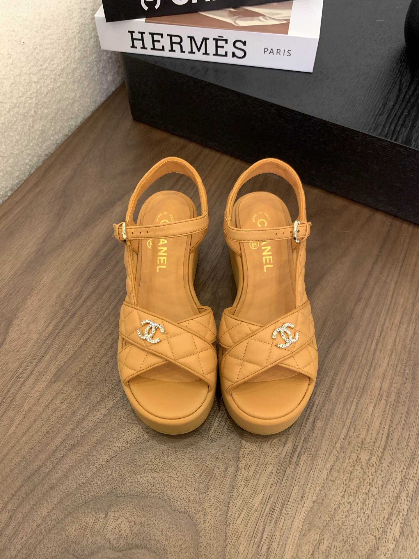 NO:409783,[Spot sale] *25 Counter [authentic grade] version!  !  Official catalog Numbers of codes 35, 36, 37, 38, 39 (34/40/41 Custom made to communicate with customer service) are equipped with genuine Italian packaging, sandals, sandals19860909【现货发售】 *25 专柜【正品级】版本！！ 官方目录 码数35、36、37、38、39 (34/40/41 需要定做跟客服♂沟通) 均配有意大利正品包装,凉鞋,sandals,Women's Shoes