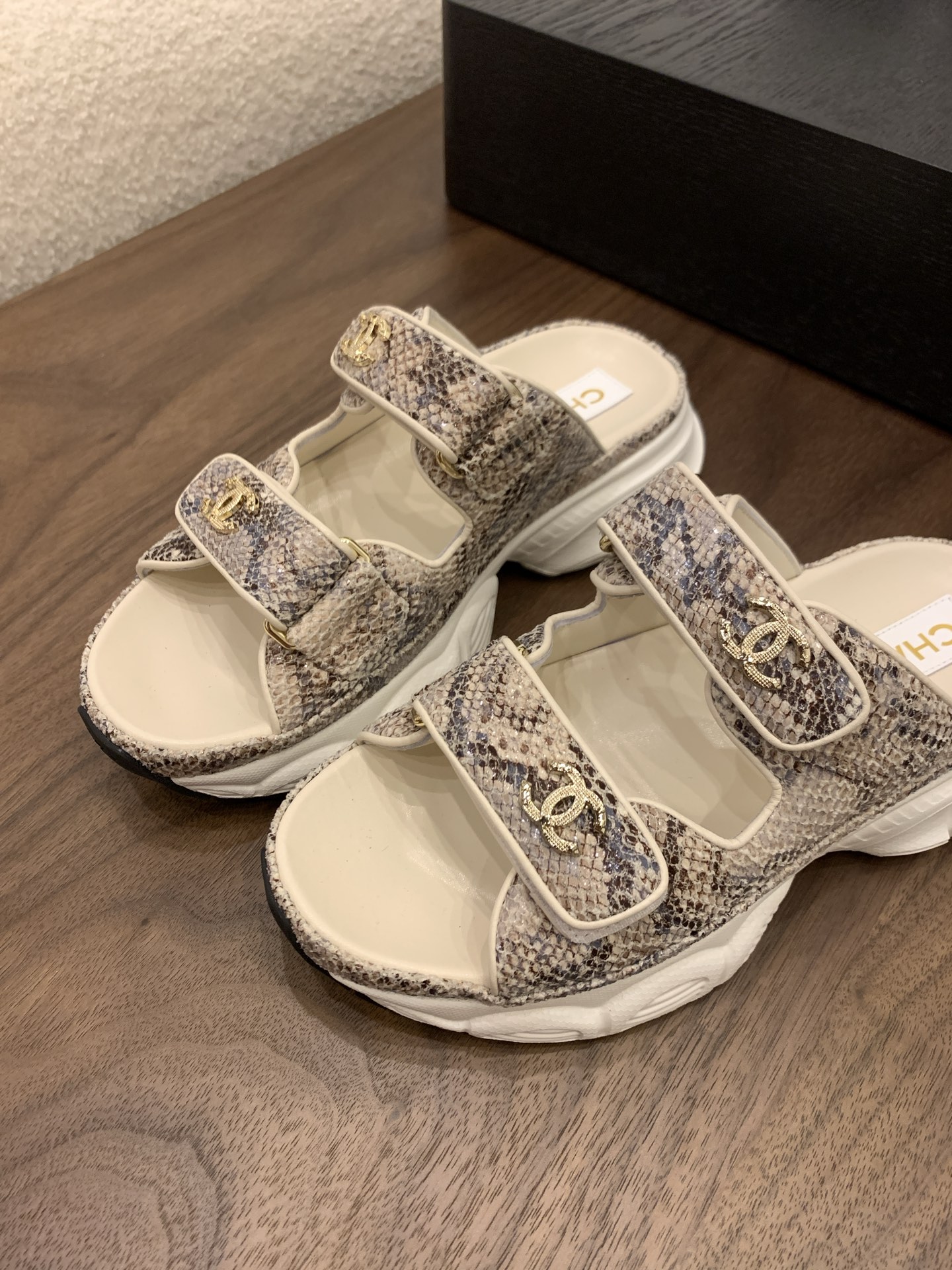 Elegant Women's Flats - Classic Design, Comfortable Fit, Multiple Sizes Available 10 i1748156582130 253 0 8
