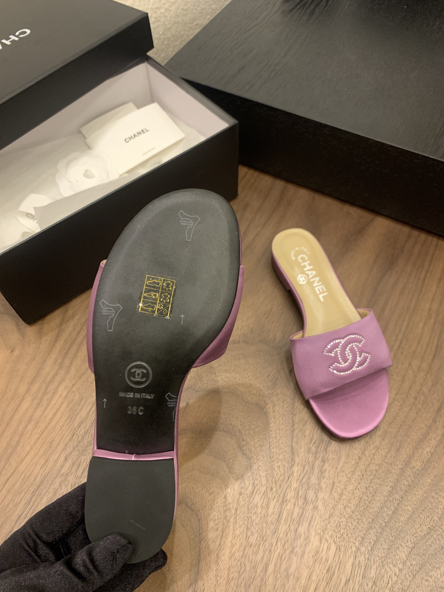 Elegant Women's Quilted Leather Ballet Flats - Classic Style & Comfort 9 i1748182535043 7792 0 7