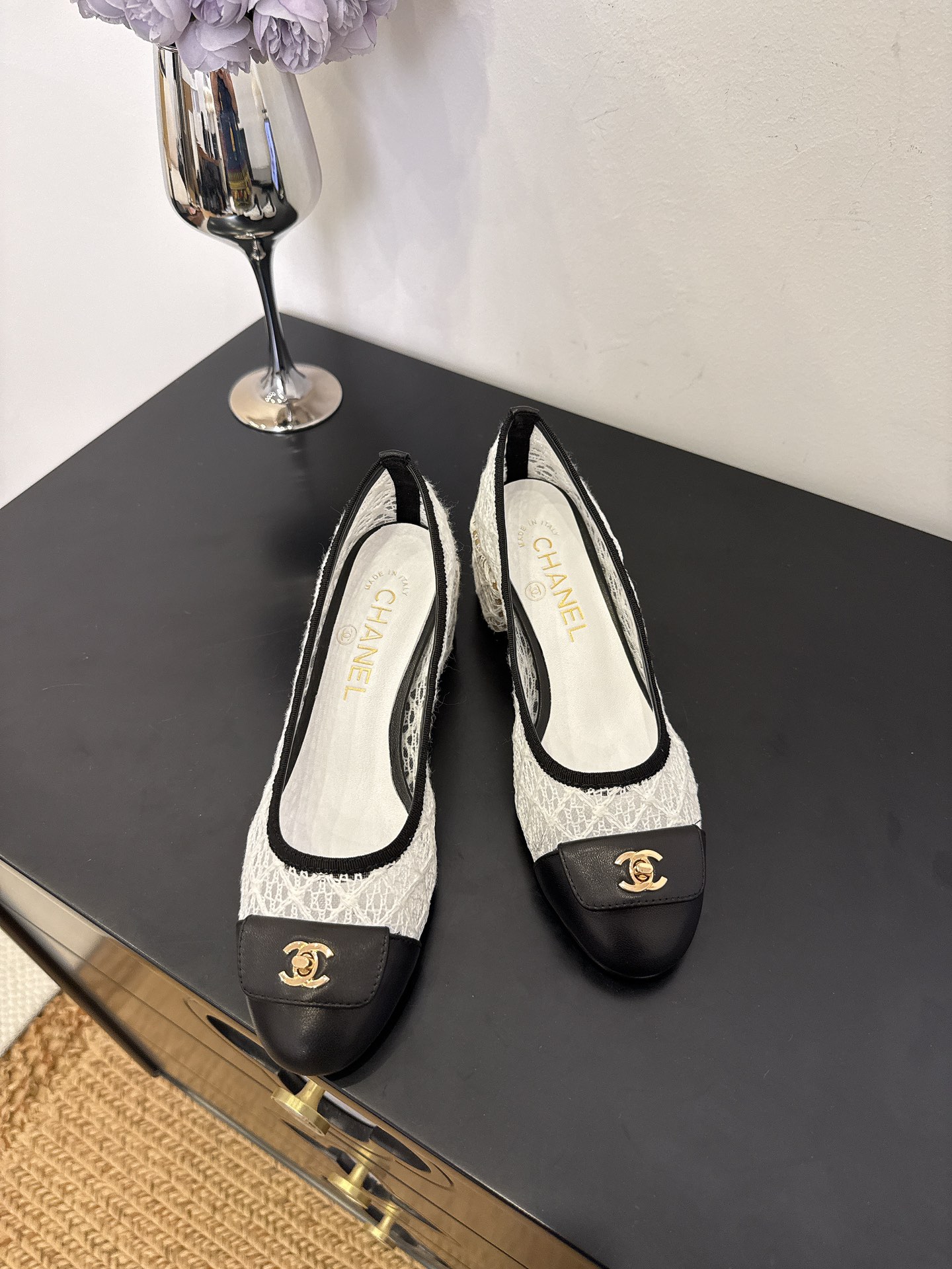 NO:414378,Top version of the District Market Currency [Spot Sale] The entire network counter is explosive and the king of code breaks, the gentle little cutie can't help but fall in love with it. The counter is purchased for 9,000!  !  !  Exclusive mold drill buckle mold opening [Flash sale of all versions in the market] Each model has authentic comparison inspection. The authentic product has been disassembled and evolved perfectly again and again. The details are beyond the authentic product. The counters in the entire network support comparison and identification. The genuine authentic grade is true, and the non-proper version supports no reason to return and exchange!  !  !  Official catalog Number of 34-40 are all equipped with genuine Italian packaging, single shoes19860909顶级版本 区市场通货【现货发售】 全网专柜爆爆爆断码王,温柔小可爱会情不自禁爱上的 专柜以9000购入！！！独家模具钻扣开模【秒杀市场一切版本】每款均有正品对比验货,正品经过大拆卸,一次次完美的进化,细节走线超越正品,全网专柜支持对比鉴定,真正的正品级,不对版支持无理由包退包换！！！ 官方目录 码数34-40 均配有意大利正品包装,单鞋,Women's Shoes