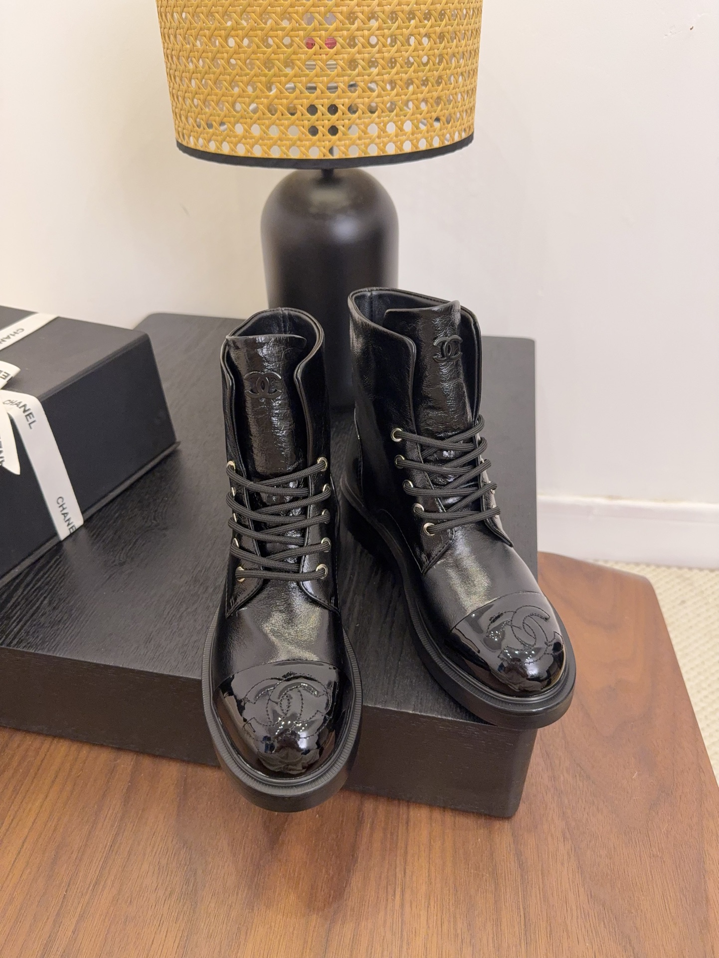 NO:460682,Top version of the District Market Currency [Spot Sale] The entire network counter is explosive and the king of code breaks, the gentle little cutie can't help but fall in love with it. The counter is purchased for 9,000!  !  !  Exclusive mold drill buckle mold opening [Flash sale of all versions in the market] Each model has authentic comparison inspection. The authentic product has been disassembled and evolved perfectly again and again. The details are beyond the authentic product. The counters in the entire network support comparison and identification. The genuine authentic grade is true, and the non-proper version supports no reason to return and exchange!  !  !  Official catalog Number of codes 34-40 are all equipped with genuine Italian packaging, boots, boots19860909顶级版本 区市场通货【现货发售】 全网专柜爆爆爆断码王,温柔小可爱会情不自禁爱上的 专柜以9000购入！！！独家模具钻扣开模【秒杀市场一切版本】每款均有正品对比验货,正品经过大拆卸,一次次完美的进化,细节走线超越正品,全网专柜支持对比鉴定,真正的正品级,不对版支持无理由包退包换！！！ 官方目录 码数34-40 均配有意大利正品包装,靴子,boots,Women's Shoes