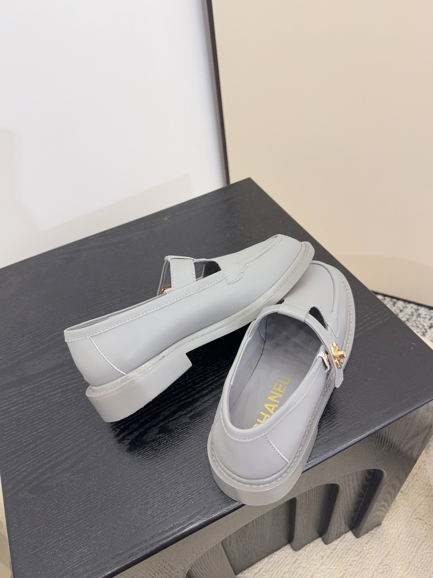 Elegant Leather Loafers with Iconic CC Charm, 2.5cm Heel Height 8 i1758445308 1244 3