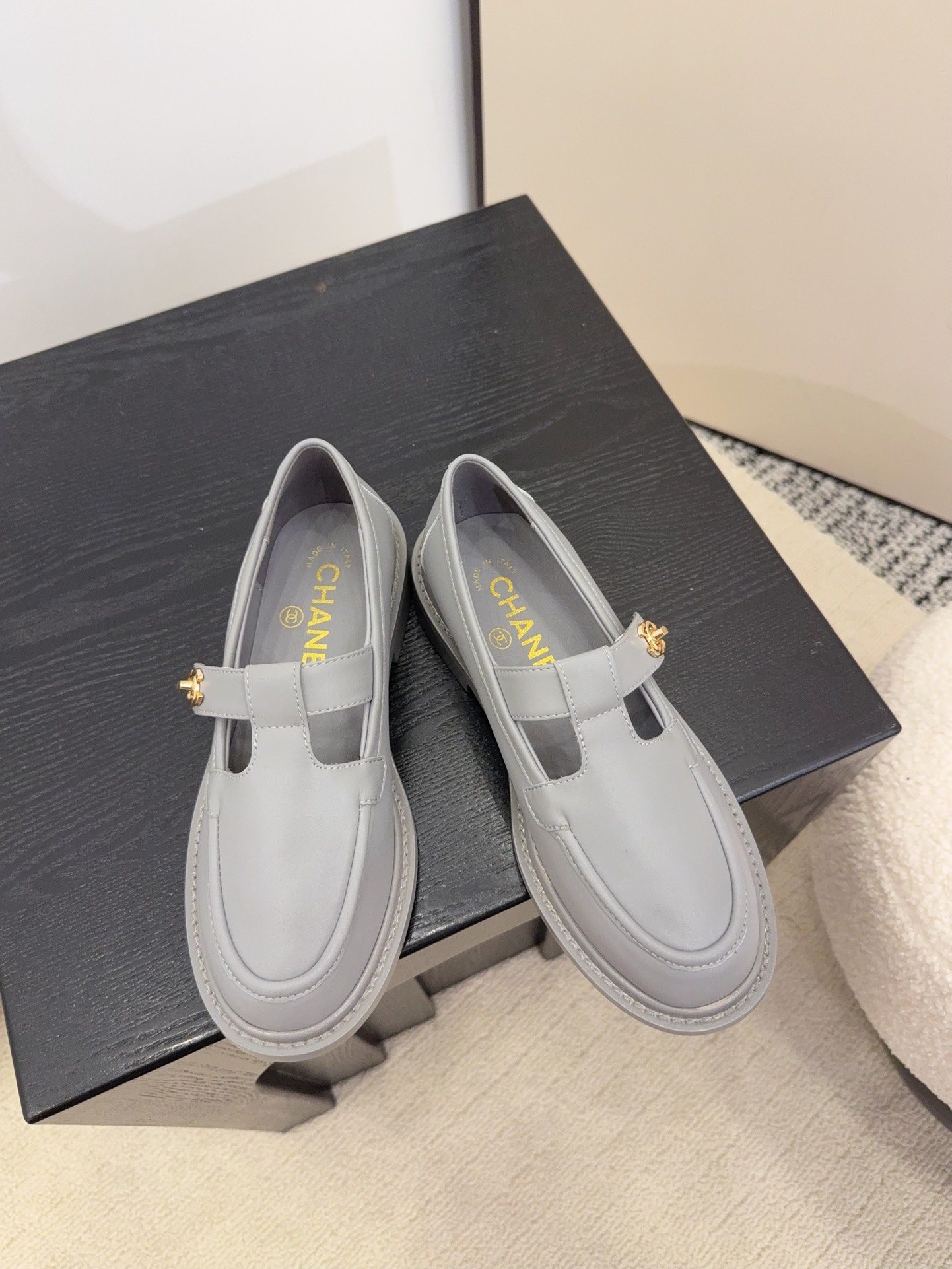 Elegant Leather Loafers with Iconic CC Charm, 2.5cm Heel Height 4 i1758445308 3283 6