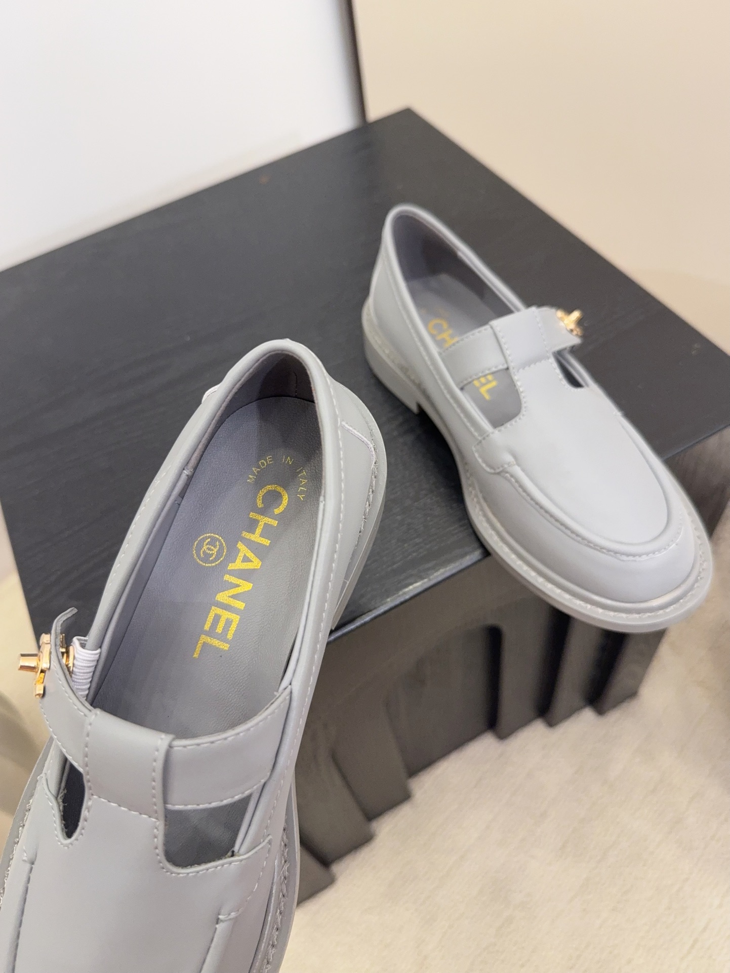 Elegant Leather Loafers with Iconic CC Charm, 2.5cm Heel Height 6 i1758445308 5593 2