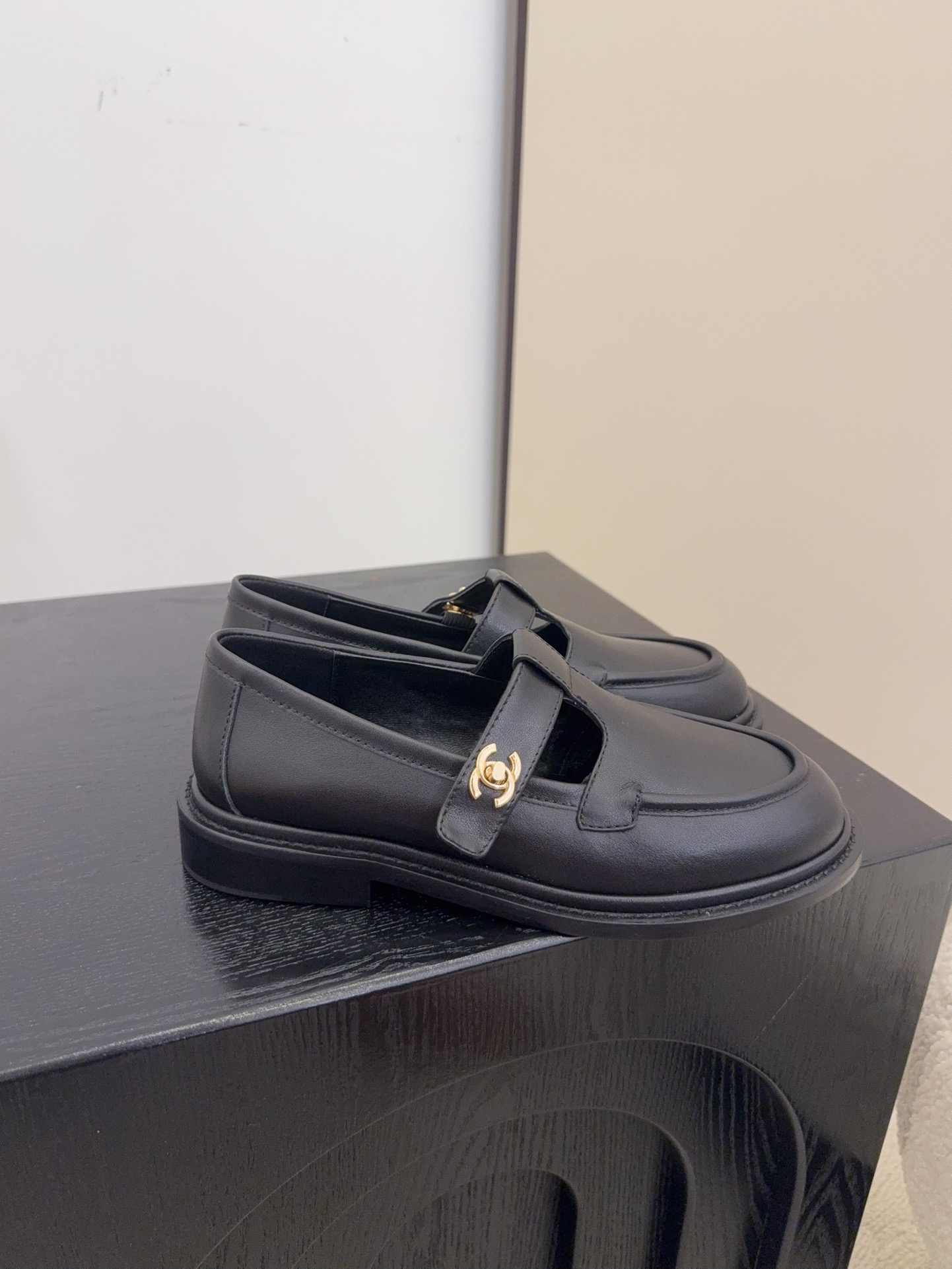 Elegant Leather Mary Jane Shoes Designer Inspired Classic Style 2.5cm Heel