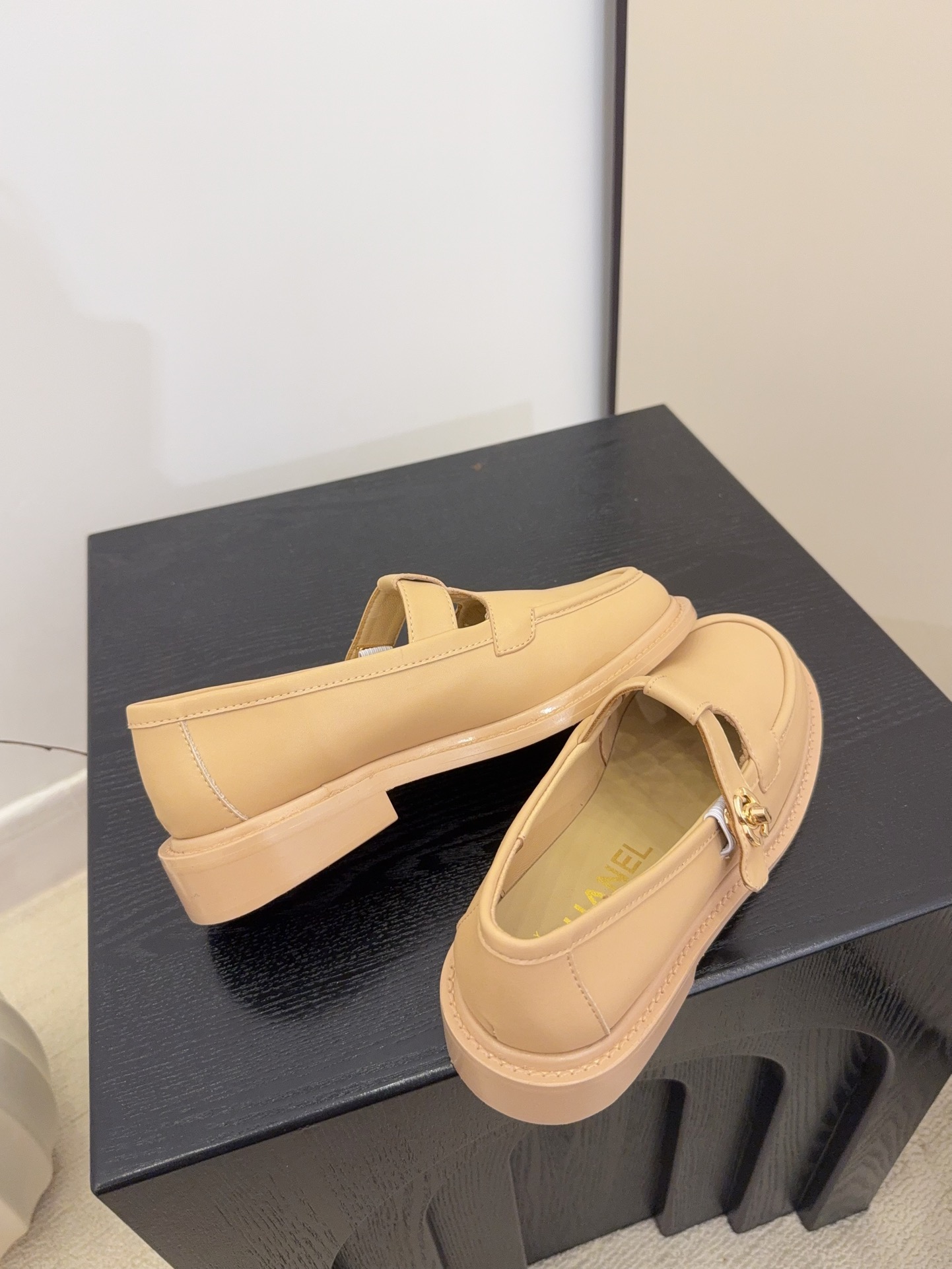 Elegant Leather Mary Jane Loafers with Iconic CC Charm for Women 9 i1758445397 4737 6