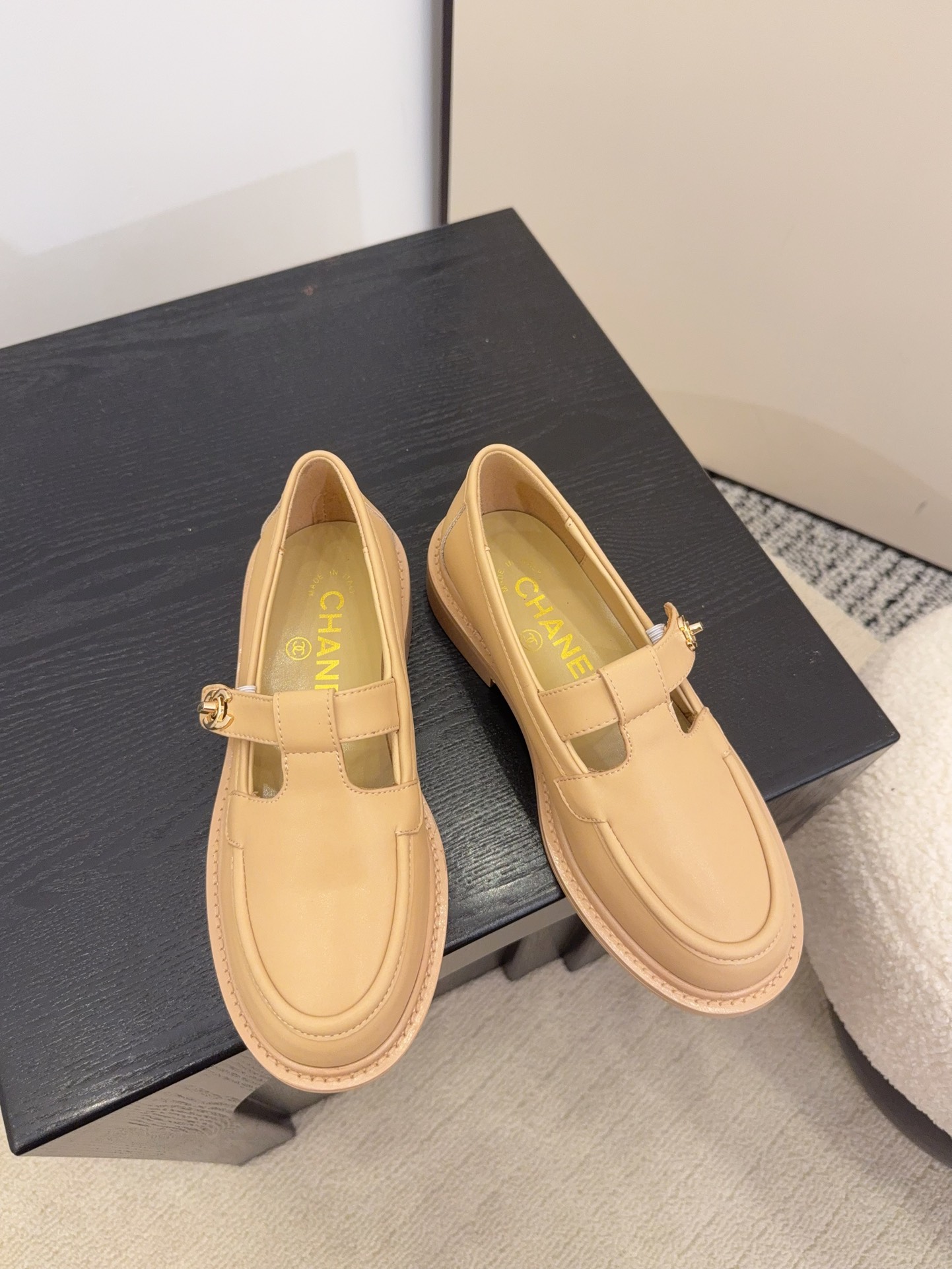 Elegant Leather Mary Jane Loafers with Iconic CC Charm for Women 4 i1758445397 5121 1