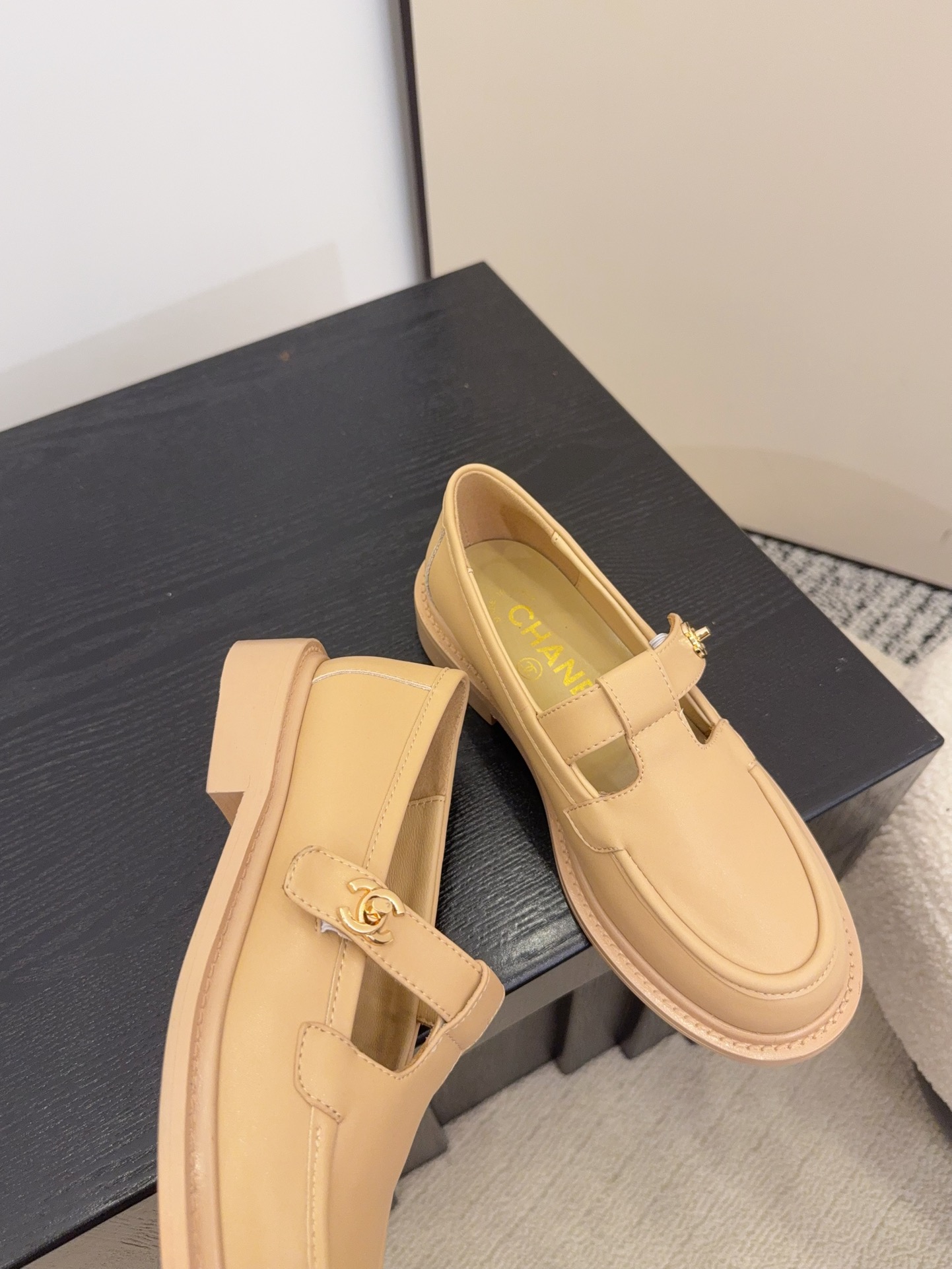 Elegant Leather Mary Jane Loafers with Iconic CC Charm for Women 5 i1758445397 8031 8
