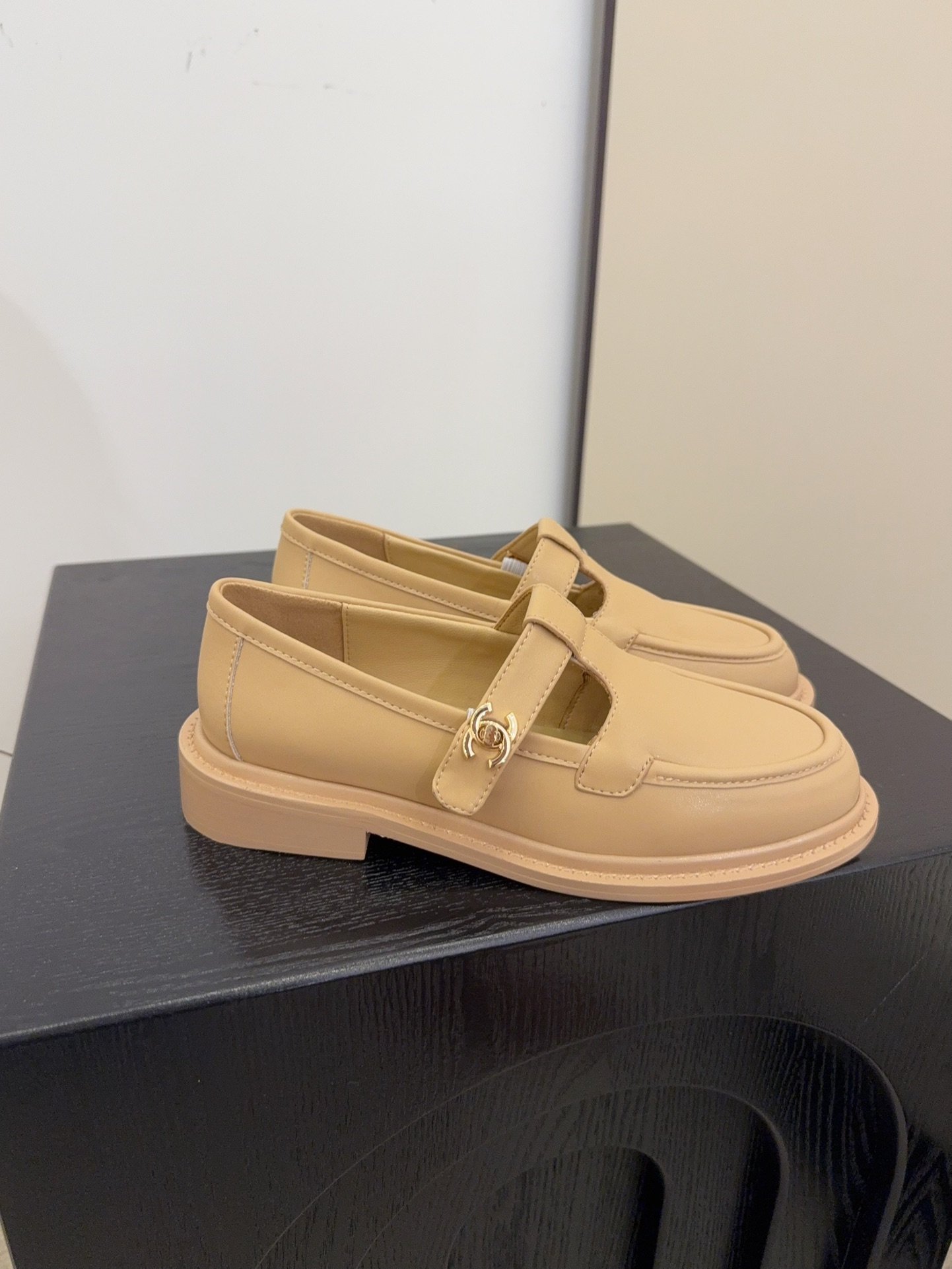 Elegant Leather Mary Jane Loafers with Iconic CC Charm for Women 2 i1758445397 8779 2
