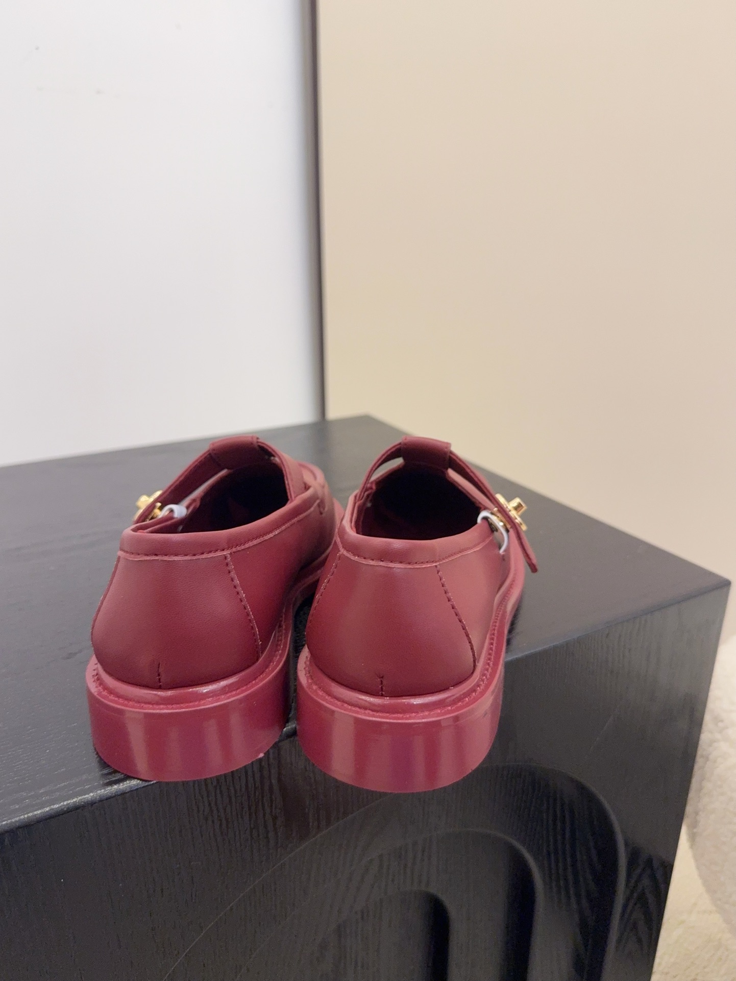 Elegant Leather Loafers with CC Logo Detail in Burgundy, Size 35-39 8 i1758445414 2672 2