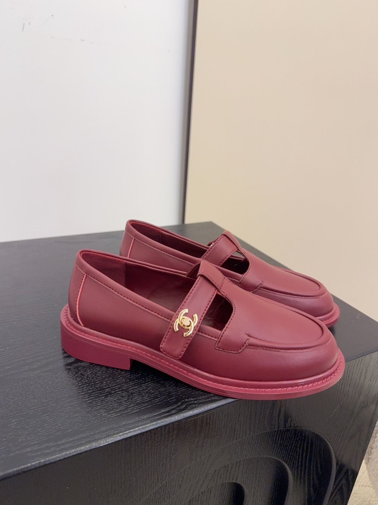 Elegant Leather Loafers with CC Logo Detail in Burgundy, Size 35-39