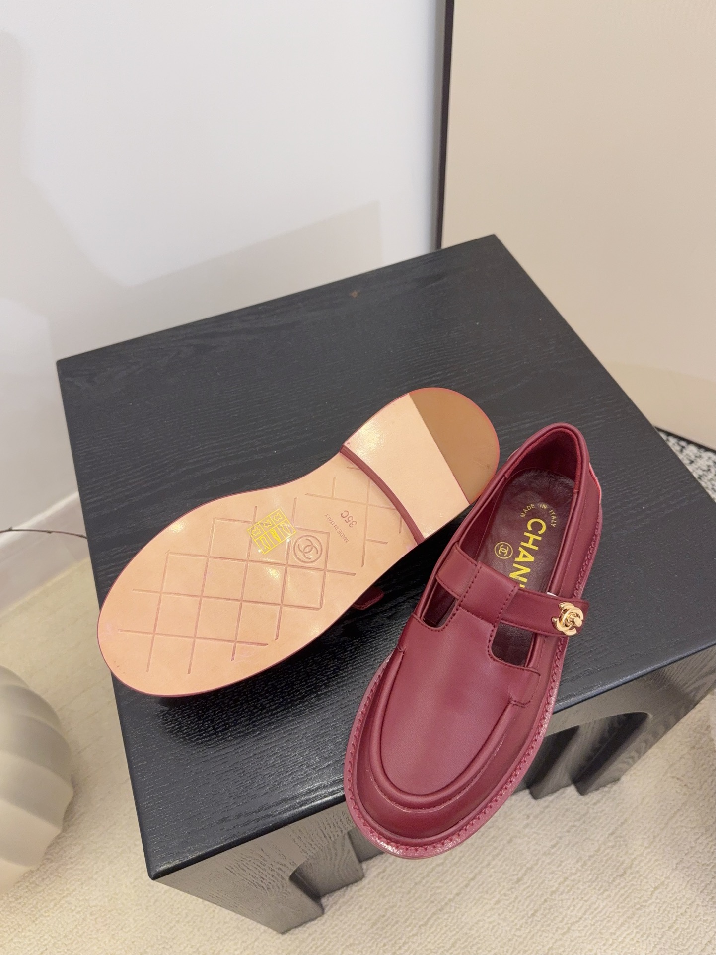 Elegant Leather Loafers with CC Logo Detail in Burgundy, Size 35-39 9 i1758445414 5095 7