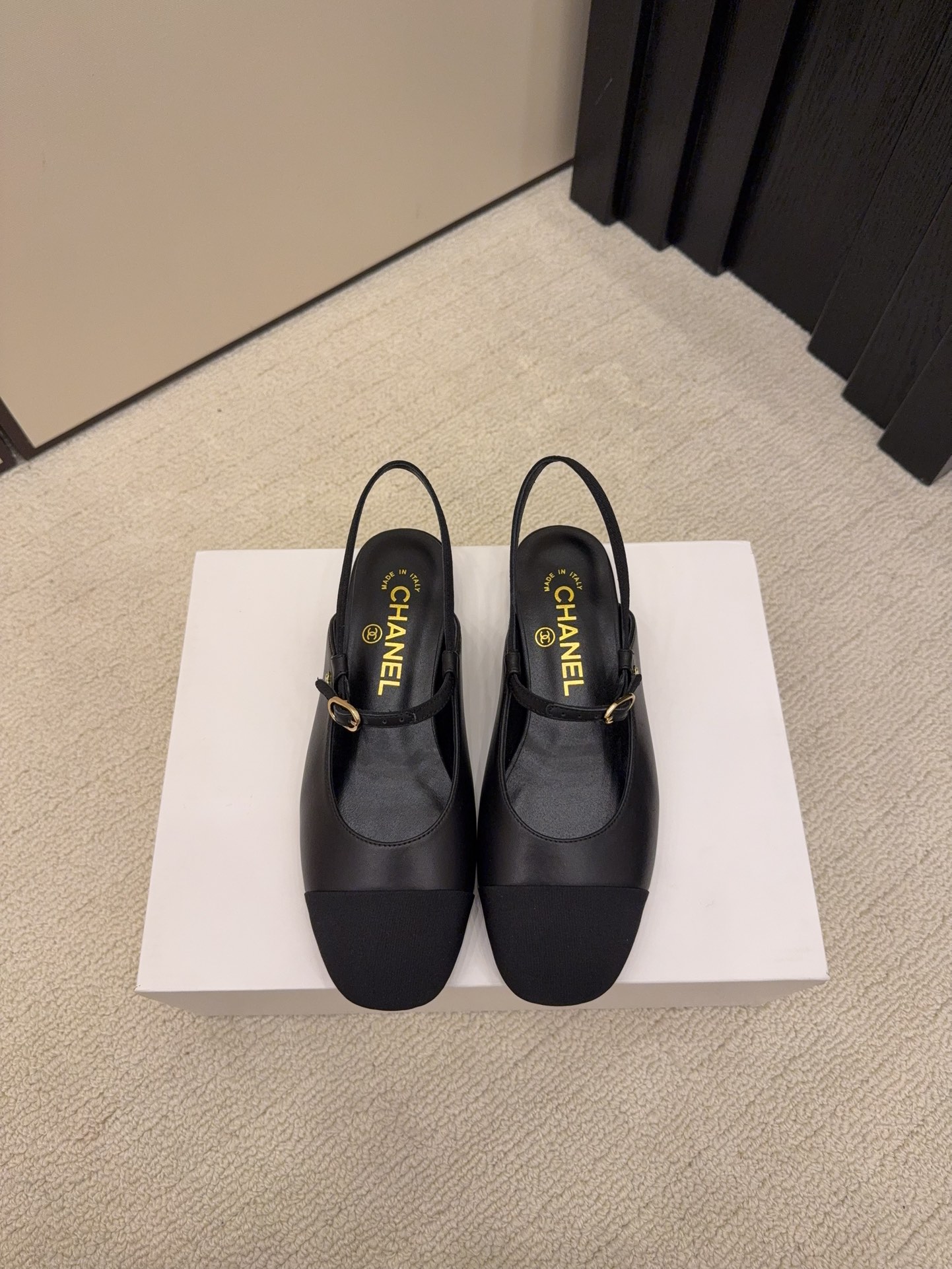 NO:615542,[On sale now] *26 counter [authentic grade] version!  !  Official catalog code numbers 35, 36, 37, 38, 39 (34/40/41 need to be customized and communicate with customer service), all equipped with Italian authentic packaging, single shoes19860909【现货发售】 *26 专柜【正品级】版本！！ 官方目录 码数35、36、37、38、39 (34/40/41 需要定做跟客服♂沟通) 均配有意大利正品包装,单鞋,Women's Shoes