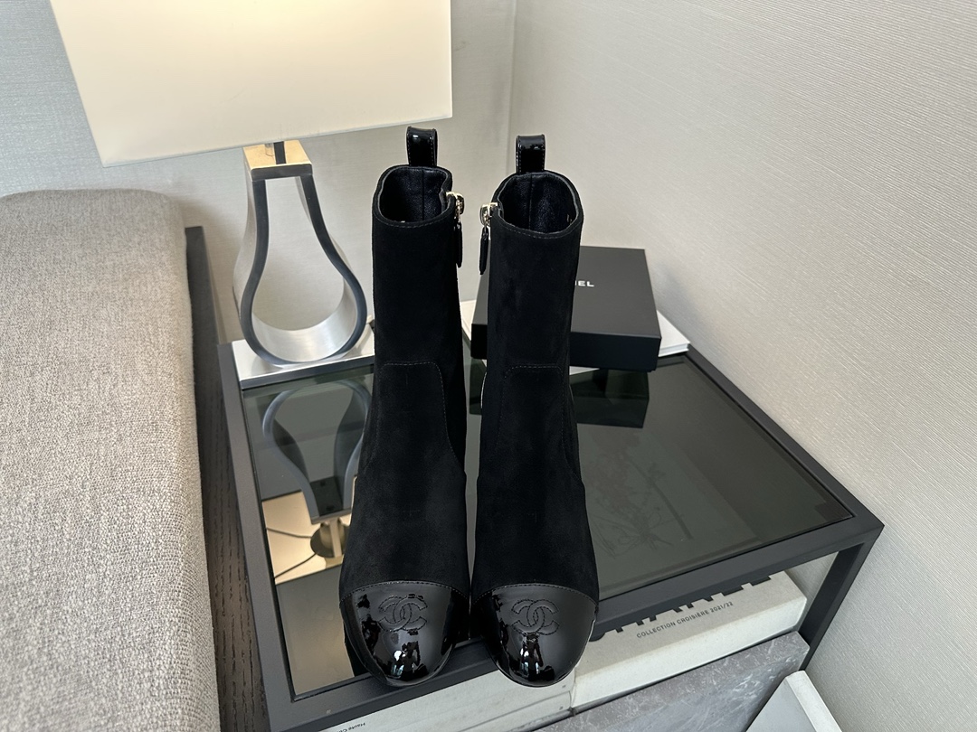 NO:615539,*k top boots counter [authentic grade] version!  !  Purchased at the counter for 18,800 authentic products!  !  !  If you buy genuine products in two colors, all counters on the network support inspection and comparison. Any differences in details are guaranteed to be returned or exchanged!  Top quality materials and craftsmanship from Italy, highly recommended!  Compare every detail with authentic products, feel free to compare with authentic products at the counter!  [Exclusive counter-level version across the entire network] focuses on exquisite craftsmanship, showing that the wiring is even more meticulous and surpasses genuine products. Counters across the network support inspection and comparison, and support guarantees, returns and exchanges. Official catalog code number 35-40 high boots and mid-boots are all equipped with authentic Italian packaging, boots, boots19860909*k顶级靴 专柜【正品级】版本！！ 专柜正品18800购入！！！正品购入两色,全网专柜支持验货对比,任何细节不一样都支持包退换！全意大利顶级材质工艺,超级推荐！各处细节正品对比,均可随意对比专柜正品！【全网独家专柜级版本】聚焦精湛工艺,展现走线更是精工细作,超越正品,全网专柜支持验货对比,支持包退包换. 官方目录 码数35-40 高靴 中靴 均配有意大利正品包装,靴子,boots,Women's Shoes