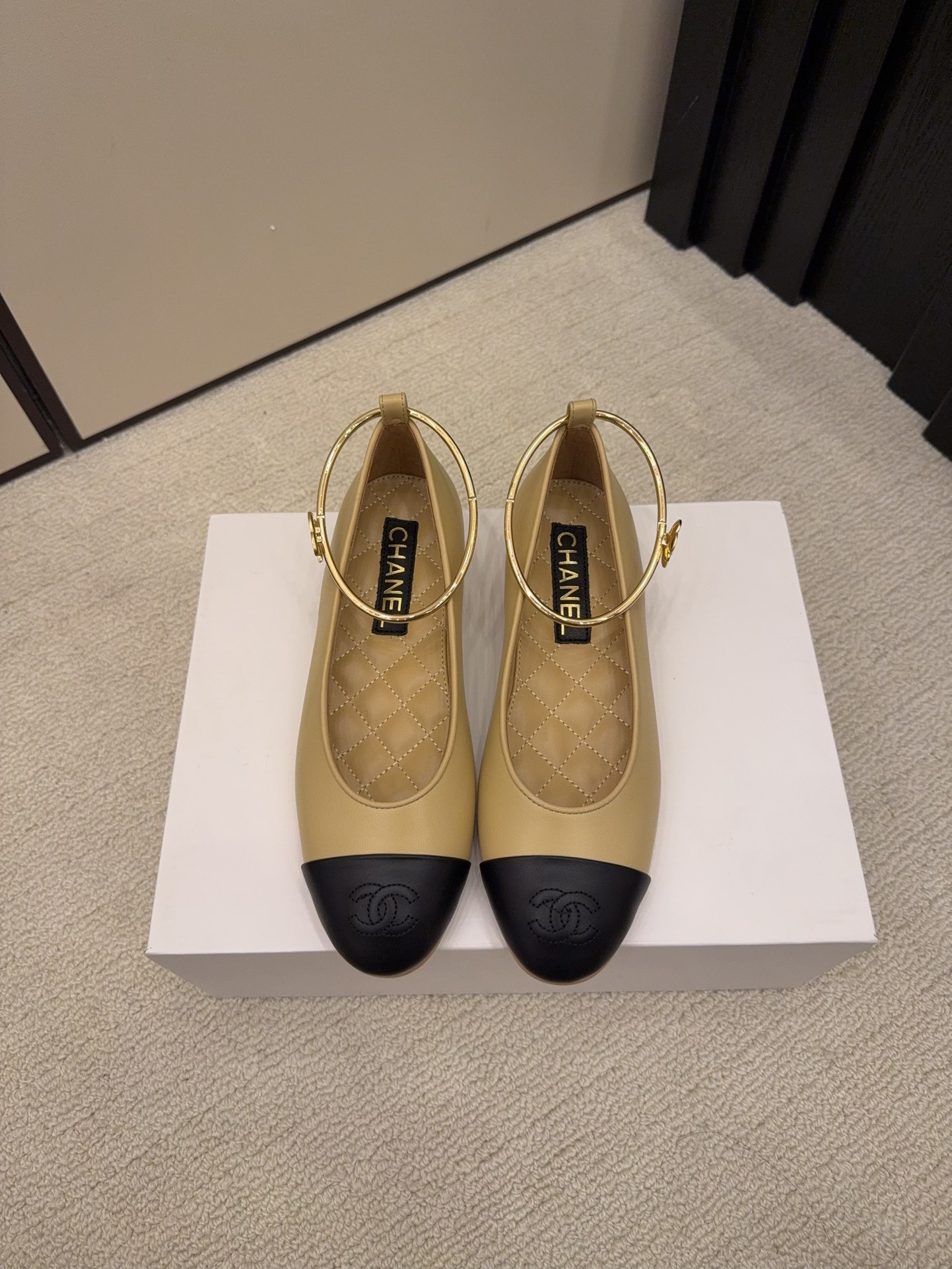 NO:615538,[On sale now] *26 counter [authentic grade] version!  !  Official catalog code numbers 35, 36, 37, 38, 39 (34/40/41 need to be customized and communicate with customer service) One shoe, three wears, all equipped with Italian authentic packaging, single shoe19860909【现货发售】 *26 专柜【正品级】版本！！ 官方目录 码数35、36、37、38、39 (34/40/41 需要定做跟客服♂沟通) 一鞋三穿 均配有意大利正品包装,单鞋,Women's Shoes