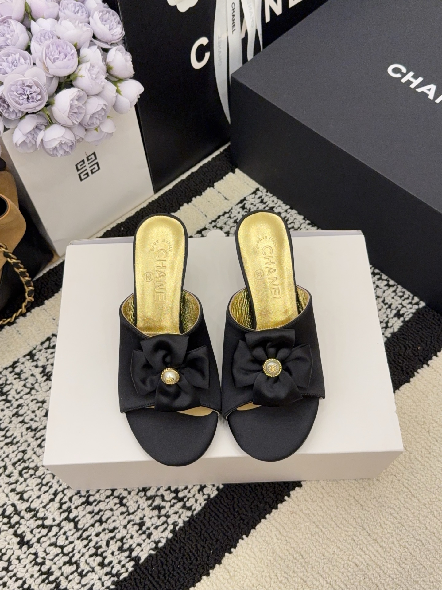 NO:650443,[On sale now] *26 counter [authentic grade] version!  !  Official catalog code numbers 35, 36, 37, 38, 39 (34/40/41 need to be customized and communicate with customer service) 5.5cm are equipped with Italian authentic packaging, high heels and slippers, high heels, slippers19860909【现货发售】 *26 专柜【正品级】版本！！ 官方目录 码数35、36、37、38、39 (34/40/41 需要定做跟客服♂沟通) 5.5cm 均配有意大利正品包装,高跟鞋拖鞋,high heels,slippers,Women's Shoes