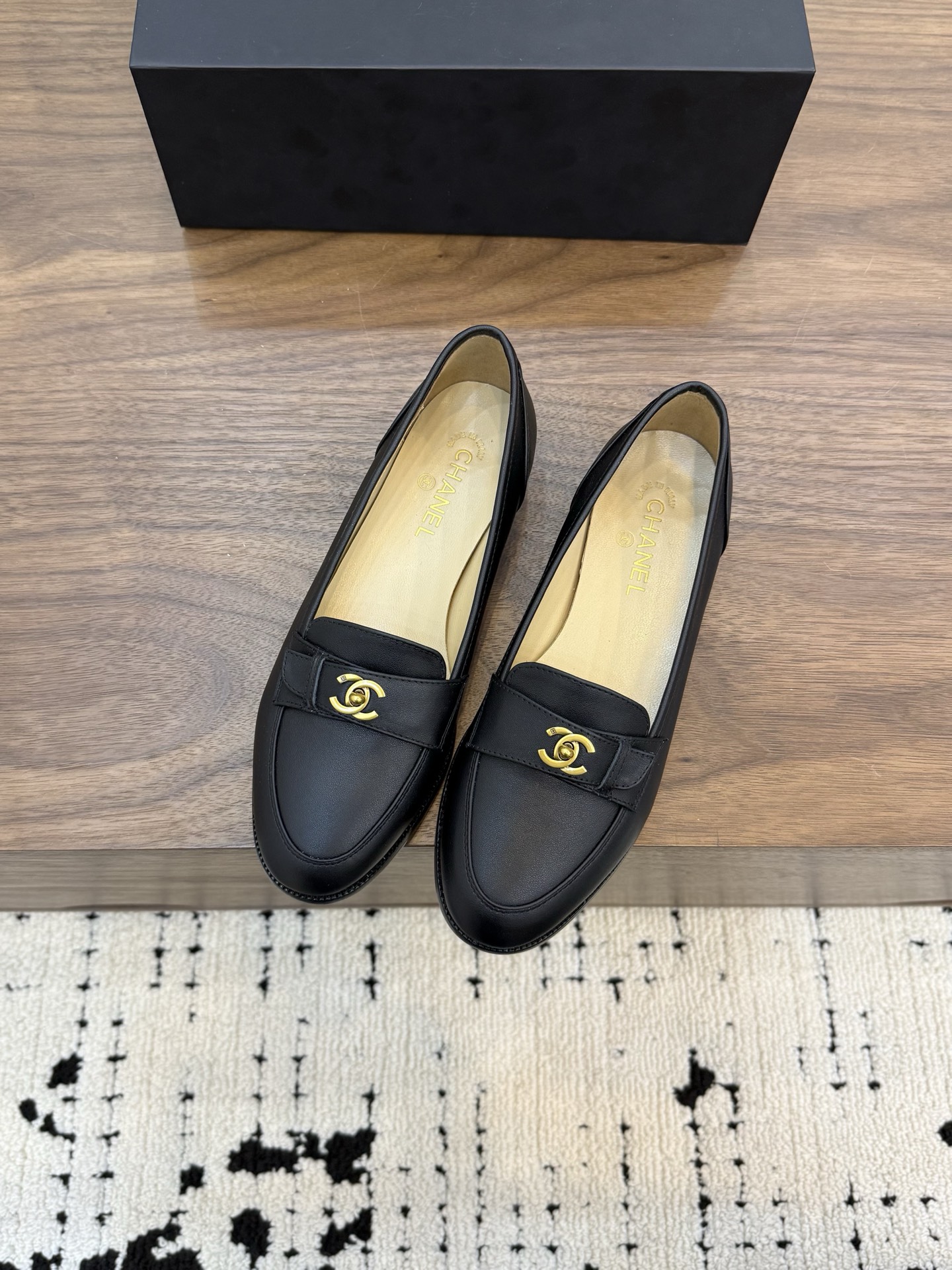 NO:748967,[Ready stock] *26 belt buckle series counter [authentic grade] version!  !  Official catalog code numbers 35, 36, 37, 38, 39 (34/40/41 need to be customized and communicate with customer service), all equipped with Italian authentic packaging, loafers, loafers19860909【现货发售】 *26 皮带扣系列 专柜【正品级】版本！！ 官方目录 码数35、36、37、38、39 (34/40/41 需要定做跟客服♂沟通) 均配有意大利正品包装,乐福鞋,loafers,Women's Shoes