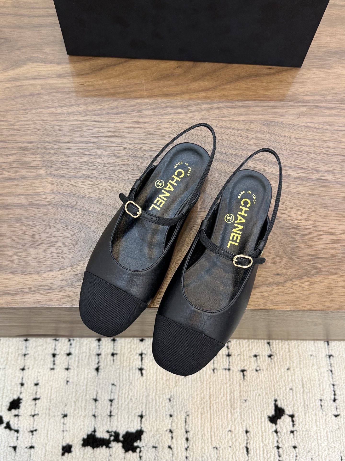 NO:748963,[Ready stock] *26 small buckle Mary Jane series counter [authentic grade] version!  !  Official catalog code numbers 35, 36, 37, 38, 39 (34/40/41 need to be customized and communicate with customer service) are all equipped with Italian authentic packaging, mary jane, mary jane19860909【现货发售】 *26 小扣玛丽珍系列 专柜【正品级】版本！！ 官方目录 码数35、36、37、38、39 (34/40/41 需要定做跟客服♂沟通) 均配有意大利正品包装,玛丽珍,mary jane,Women's Shoes