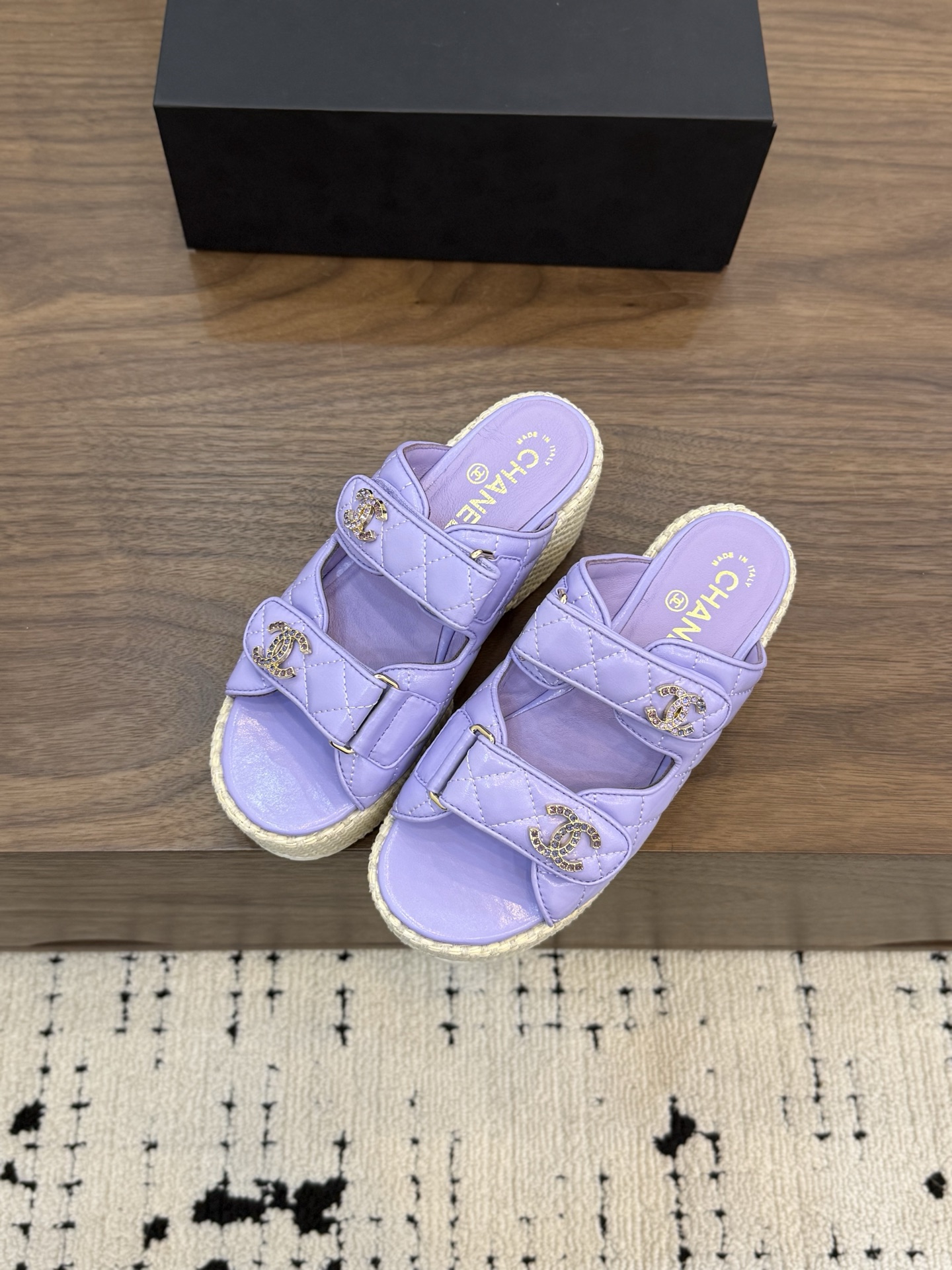 NO:748951,[Ready stock] *26 Water platform wedge series counter [authentic grade] version!  !  Official catalog code numbers 35, 36, 37, 38, 39 (34/40/41 need to be customized and communicate with customer service) All come with authentic Italian packaging, slippers, slippers19860909【现货发售】 *26 水台坡跟系列 专柜【正品级】版本！！ 官方目录 码数35、36、37、38、39 (34/40/41 需要定做跟客服♂沟通) 均配有意大利正品包装,拖鞋,slippers,Women's Shoes