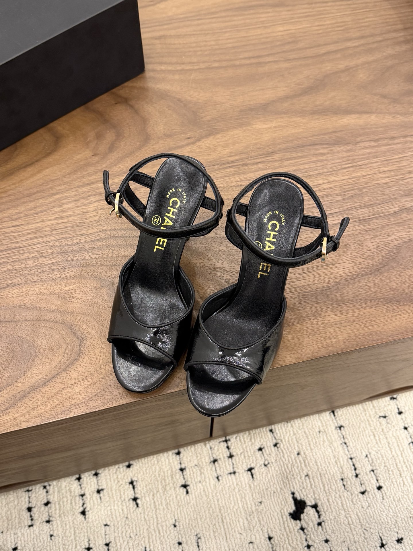 NO:789112,Spot Sale *|| [Top high-end quality from major manufacturers] Upper: Butter leather Lined sheepskin Foot pads Sheepskin Outsole: Italian genuine leather sole Heel height: 9cm Packing: With airplane box19860909Spot Sale  *|| 【大厂顶级高端品质】 鞋面: 牛油皮 内里羊皮 垫脚 羊皮 大底:意大利真皮底 跟高: 9cm 包装: 带飞机盒10 35、36、37、38、39、(34/40/41 需要定做跟客服♂沟通)375,高跟鞋凉鞋,sandals,high heels,sheepskin,Women's Shoes