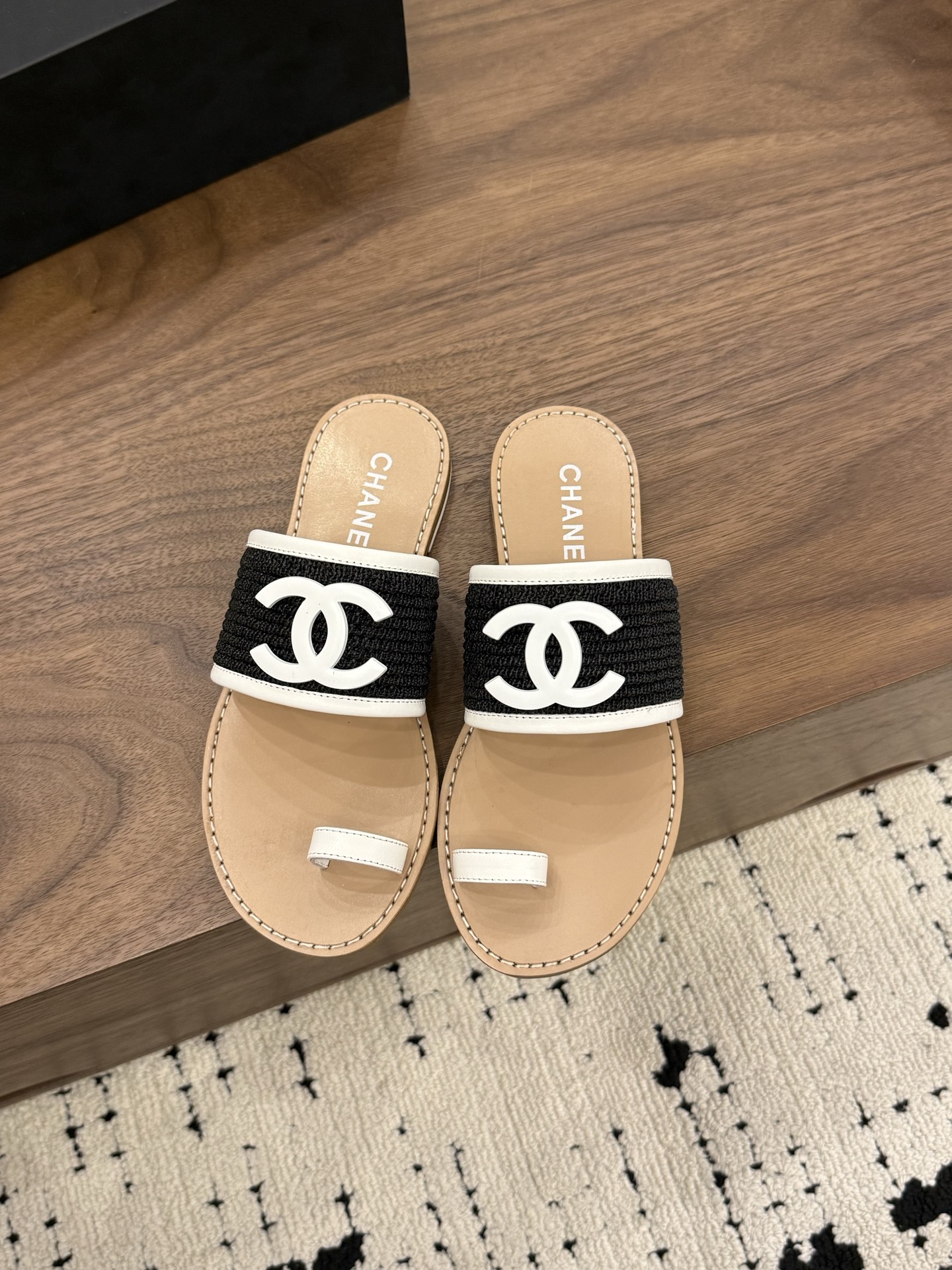 NO:787632,Spot Sale *|| [Top high-end quality from major manufacturers] Original upper, sheepskin lining, sheepskin pads. Outsole: Italian genuine leather sole 35, 36, 37, 38, 39, (34/40/41 need to be customized and communicate with customer service), split-toe shoes, sheepskin19860909Spot Sale  *|| 【大厂顶级高端品质】 鞋面原版编制 内里羊皮 垫脚羊皮 大底:意大利真皮底 35、36、37、38、39、(34/40/41 需要定做跟客服♂沟通),分趾鞋,sheepskin,Women's Shoes