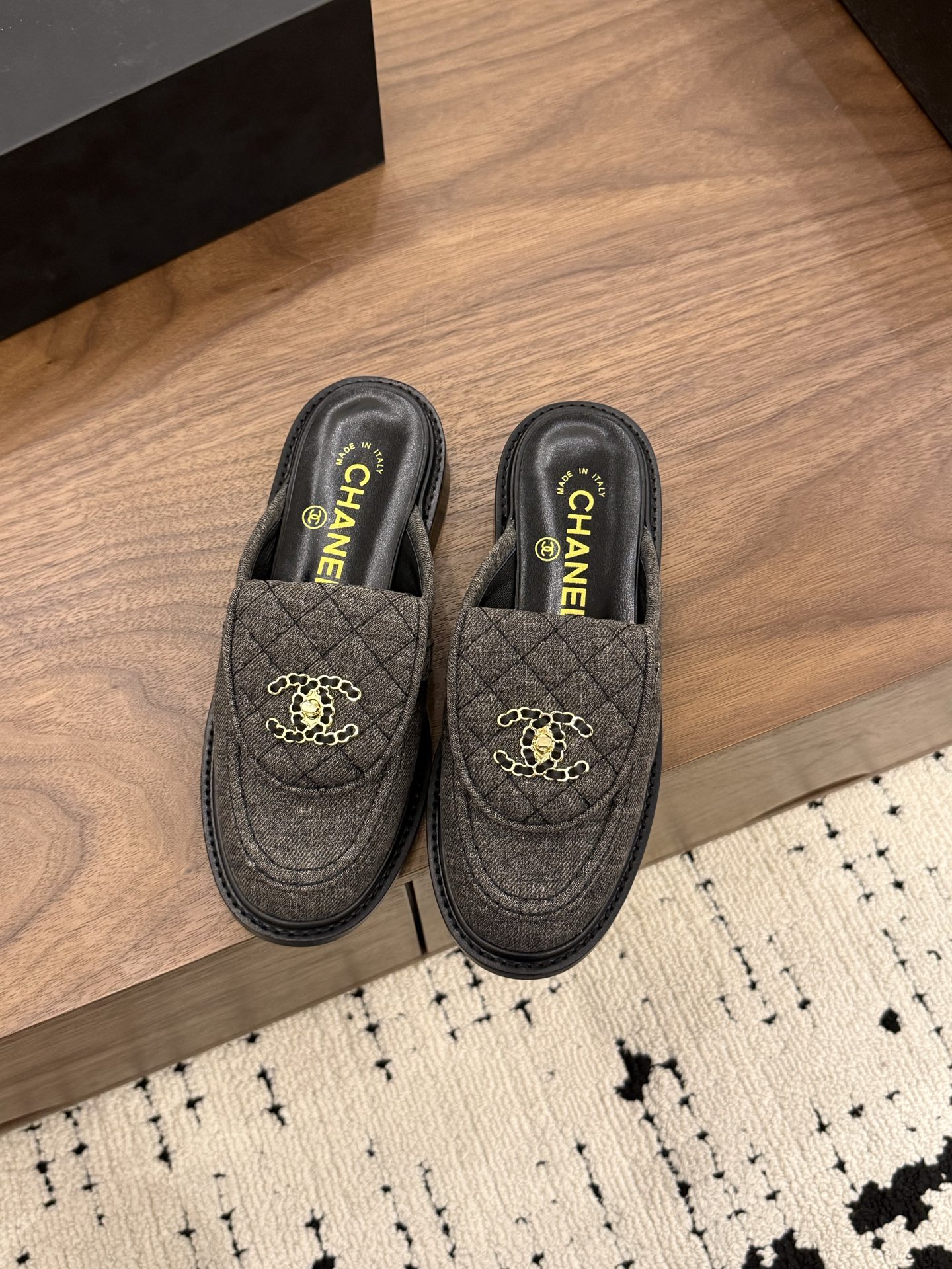 NO:789633,Spot Sale *|| [Top high-end quality from major manufacturers] Upper: cloth/leather/velvet lining sheepskin foot padding sheepskin Outsole: Italian genuine leather sole Heel height: 3cm Packaging: with airplane box19860909Spot Sale  *|| 【大厂顶级高端品质】 鞋面: 布/皮/绒 内里羊皮 垫脚羊皮 大底:意大利真皮底 跟高: 3cm 包装: 带飞机盒10 35、36、37、38、39、(34/40/41 需要定做跟客服♂沟通),乐福鞋半拖,loafers,sheepskin,Women's Shoes