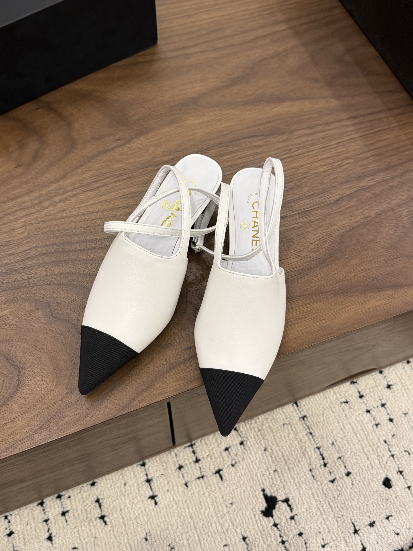 NO:789624,Spot Sale *|| [Top high-end quality from major manufacturers] Upper: cowhide/patent leather, lining sheepskin, padding sheepskin Outsole: Italian genuine leather sole Heel height: 5cm Packing: with airplane box19860909Spot Sale  *|| 【大厂顶级高端品质】 鞋面: 牛皮/漆皮 内里羊皮 垫脚羊皮 大底:意大利真皮底 跟高: 5cm 包装: 带飞机盒10 35、36、37、38、39、(34/40/41 需要定做跟客服♂沟通),凉鞋单鞋,sandals,cowhide,sheepskin,Women's Shoes