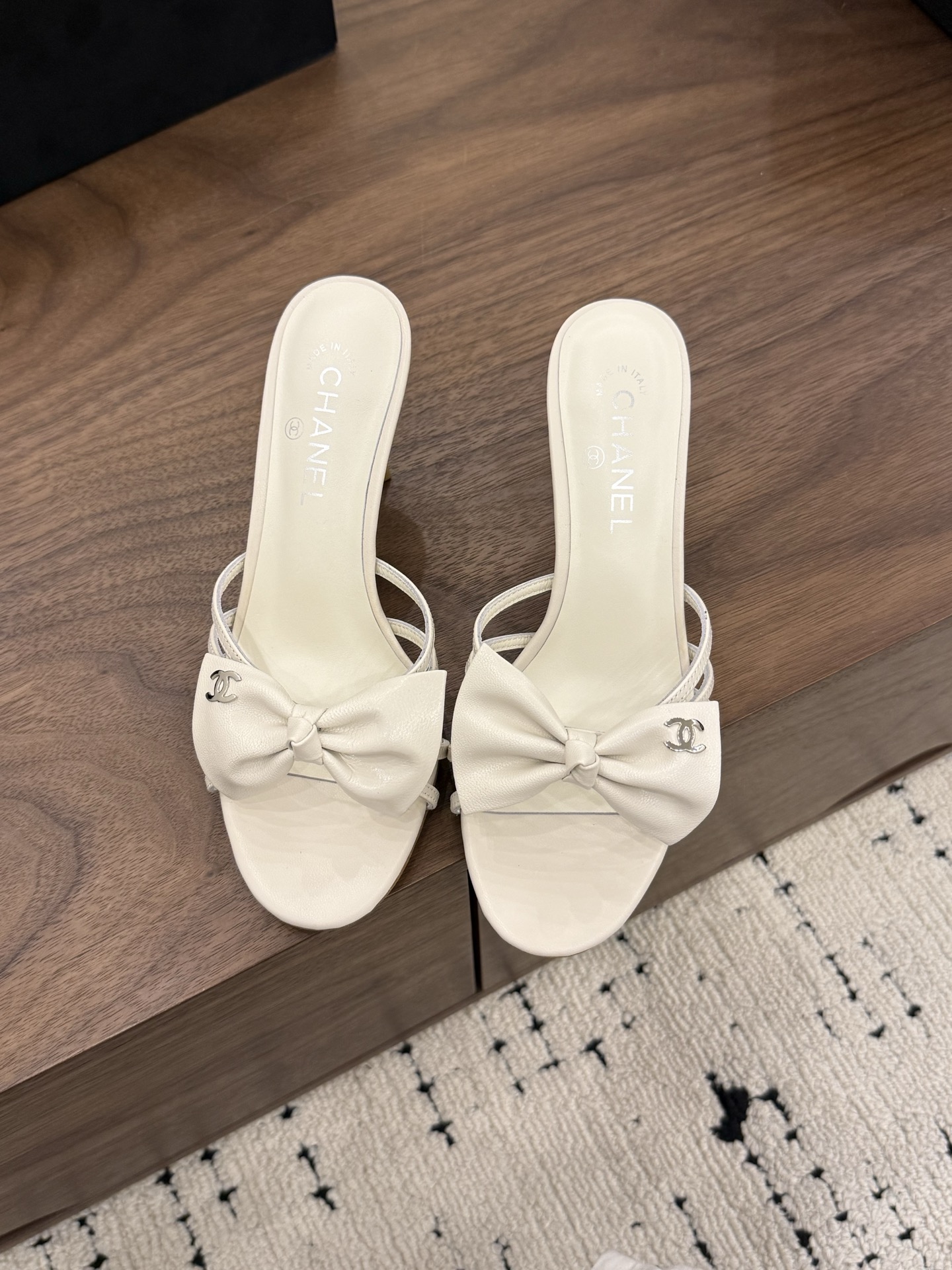 NO:789644,Spot Sale *|| Second-hand model [top high-end quality from major manufacturers] Upper: cowhide, sheepskin lining, padding sheepskin Outsole: Italian genuine leather sole Heel height: 8cm Packing: with airplane box 10 35, 36, 37, 38, 39, (34/40/41 need to be customized and communicate with customer service), slippers, sandals, slippers, cowhide, sheepskin19860909Spot Sale  *||  中古款【大厂顶级高端品质】 鞋面: 牛皮 内里羊皮 垫脚羊皮 大底:意大利真皮底 跟高: 8cm 包装: 带飞机盒10 35、36、37、38、39、(34/40/41 需要定做跟客服♂沟通),拖鞋凉鞋,sandals,slippers,cowhide,sheepskin,Women's Shoes