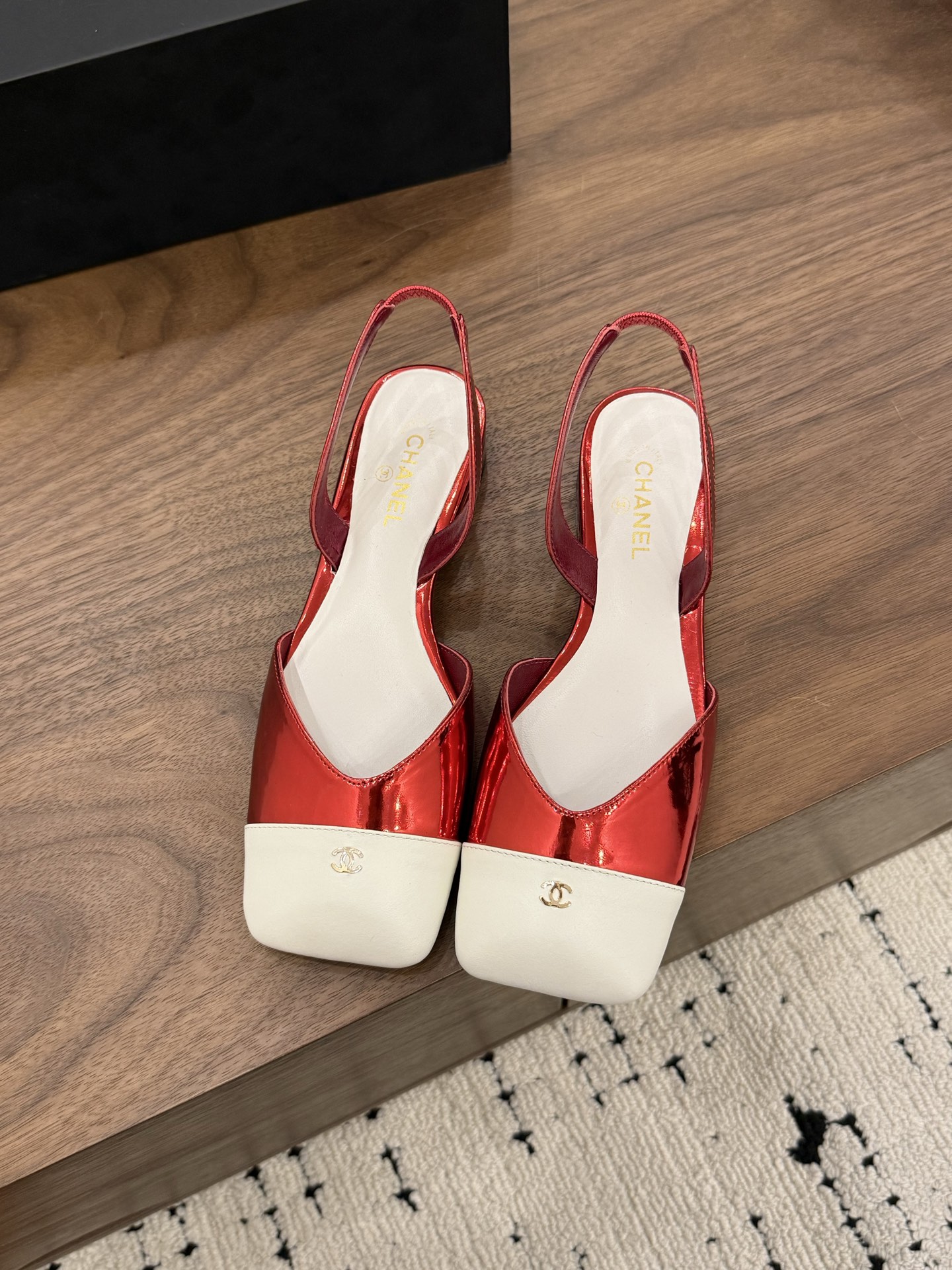 NO:789641,Spot Sale *|| Catwalk model [top high-end quality from major manufacturers] Upper: cowhide, lining sheepskin, padding sheepskin Outsole: Italian genuine leather sole Heel height: 2cm/6cm/8.5cm Packing: with airplane box 10 35, 36, 37, 38, 39, (34/40/41  Need to customize and communicate with customer service), sandals, sandals, cowhide, sheepskin19860909Spot Sale  *||  走秀款【大厂顶级高端品质】 鞋面: 牛皮 内里羊皮 垫脚羊皮 大底:意大利真皮底 跟高: 2cm/6cm/8.5cm 包装: 带飞机盒10 35、36、37、38、39、(34/40/41 需要定做跟客服♂沟通),凉鞋单鞋,sandals,cowhide,sheepskin,Women's Shoes