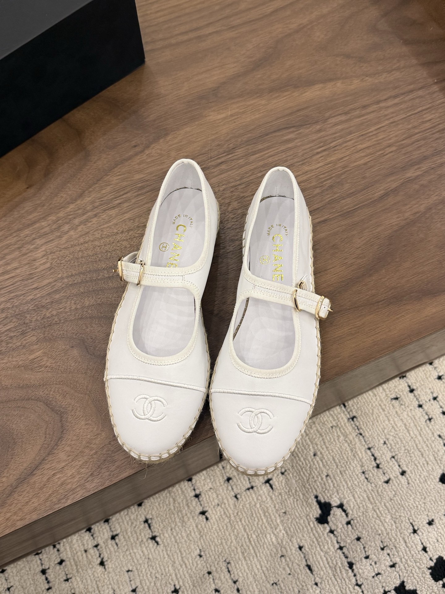 NO:789632,Spot Sale *|| Fisherman shoes [top high-end quality from major manufacturers] Cream yellow dress shoes | Elegant Mary Jane design, classic double C embroidery Upper: cowhide, lining sheepskin, padding sheepskin Outsole: Italian genuine leather sole Heel height: 2cm Packing: with airplane box 10 35, 36, 37, 38, 39, (34/40/41 need to be customized and communicate with customer service), ballet shoes, Mary  jane,espadrilles,skirts,cowhide,sheepskin19860909Spot Sale  *||  渔夫鞋【大厂顶级高端品质】 奶油黄连衣裙鞋 | 优雅玛丽珍设计,经典双C刺绣 鞋面: 牛皮 内里羊皮 垫脚羊皮 大底:意大利真皮底 跟高: 2cm 包装: 带飞机盒10 35、36、37、38、39、(34/40/41 需要定做跟客服♂沟通),芭蕾舞鞋,mary jane,espadrilles,skirts,cowhide,sheepskin,Women's Shoes