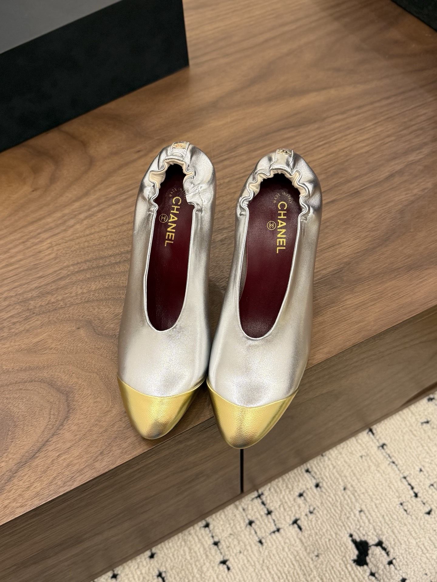 NO:789827,Spot Sale *|| Catwalk style [Top high-end quality from major manufacturers] - Golden glory circulates, just to share every highlight moment with you. Upper: sheepskin, sheepskin lining, sheepskin pads. Outsole: Italian genuine leather sole. Heel height: 8.5cm. Packaging: with airplane box 10 35, 36, 37, 38, 39, (34/40/41  Need to customize and communicate with customer service), high heels sandals, sandals, high heels, sheepskin19860909Spot Sale  *||  走秀款【大厂顶级高端品质】 —— 金辉流转,只为与你共赴每一个高光时刻 鞋面: 羊皮 内里羊皮 垫脚羊皮 大底:意大利真皮底 跟高: 8.5cm 包装: 带飞机盒10 35、36、37、38、39、(34/40/41 需要定做跟客服♂沟通),高跟鞋凉鞋,sandals,high heels,sheepskin,Women's Shoes