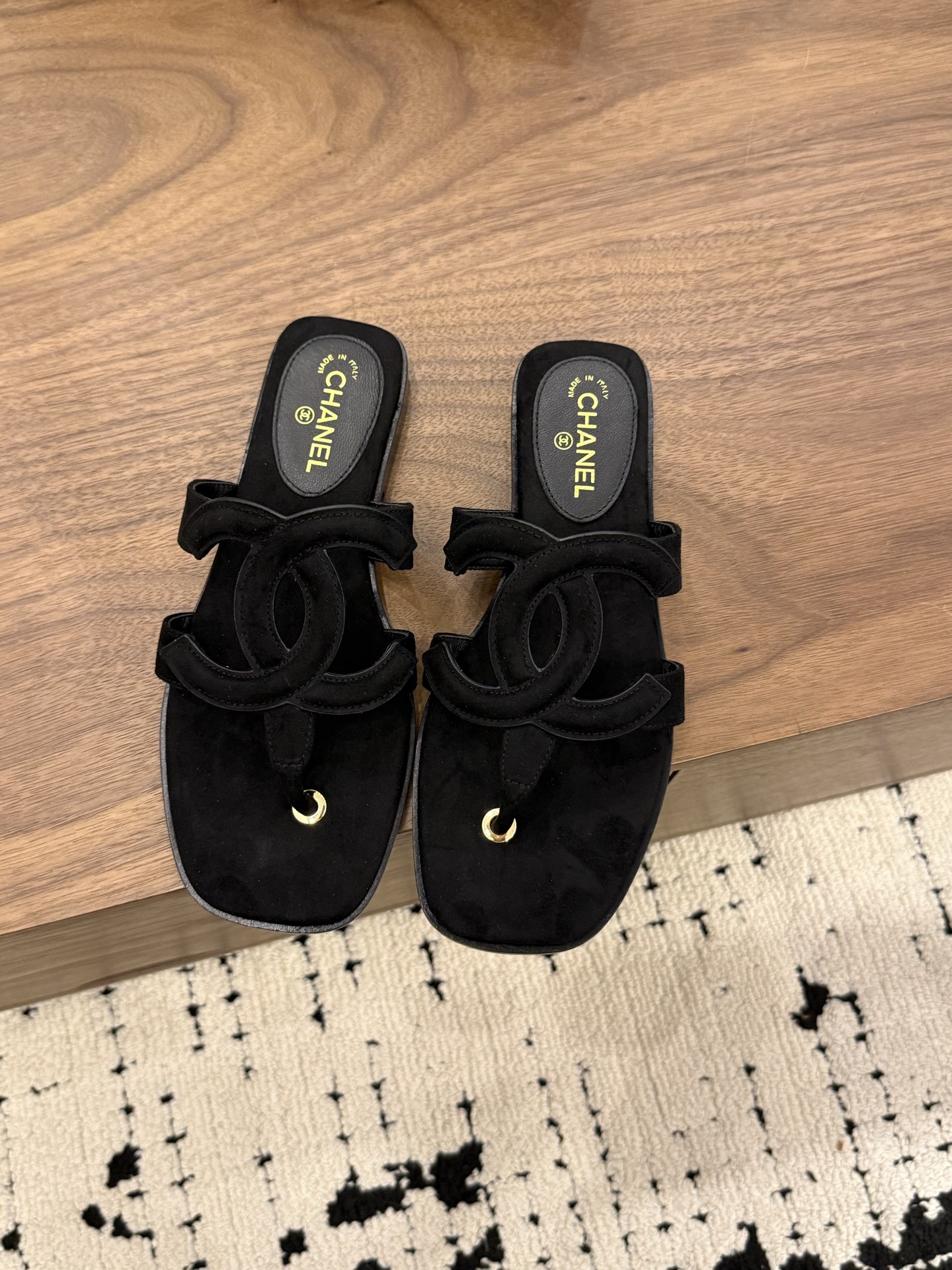 NO:785284,Spot Sale *|| [Top high-end quality from major manufacturers] Upper cowhide, lining sheepskin Outsole: Italian genuine leather Heel height: 1cm 35, 36, 37, 38, 39, (34/40/41 need to be customized and communicate with customer service), split-toe shoes, slippers, slippers, cowhide, sheepskin19860909Spot Sale  *|| 【大厂顶级高端品质】 鞋面牛皮 内里羊皮 大底:意大利真皮底 跟高: 1cm 35、36、37、38、39、(34/40/41 需要定做跟客服♂沟通),分趾鞋拖鞋,slippers,cowhide,sheepskin,Women's Shoes