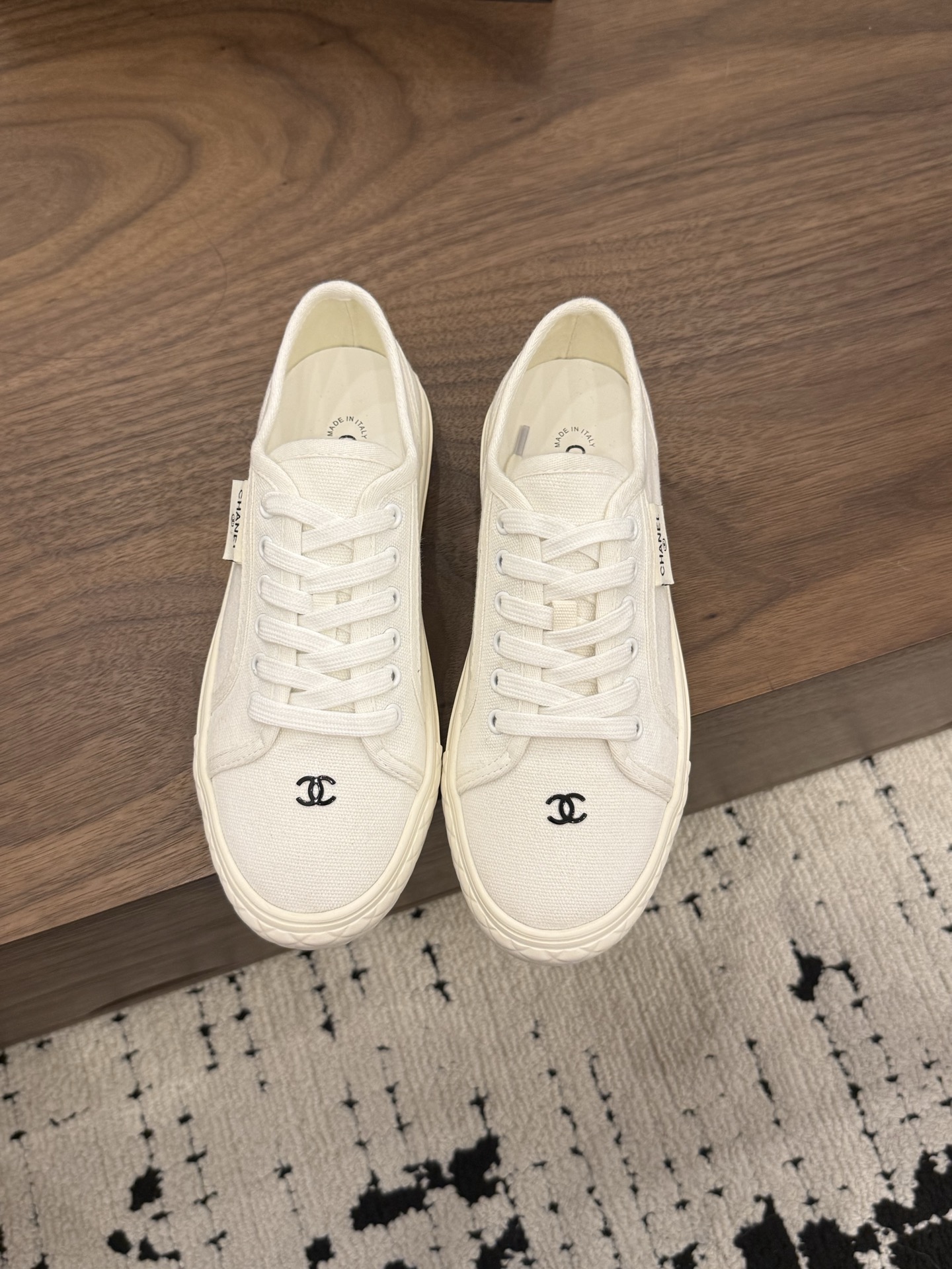 NO:818615,Spot Sale *|| Casual shoes [top high-end quality from major manufacturers] Upper: cloth, lining sheepskin, padding sheepskin Outsole: genuine leather sole Heel height: 1cm Packing: with airplane box 10 35, 36, 37, 38, 39, (34/40/41 need to be customized and communicate with customer service), casual shoes/sports shoes, sneakers, sheepskin19860909Spot Sale  *||  休闲鞋【大厂顶级高端品质】 鞋面: 布面 内里羊皮 垫脚羊皮 大底:真皮底 跟高: 1cm 包装: 带飞机盒10 35、36、37、38、39、(34/40/41 需要定做跟客服♂沟通),休闲鞋/运动鞋,sneakers,sheepskin,Women's Shoes