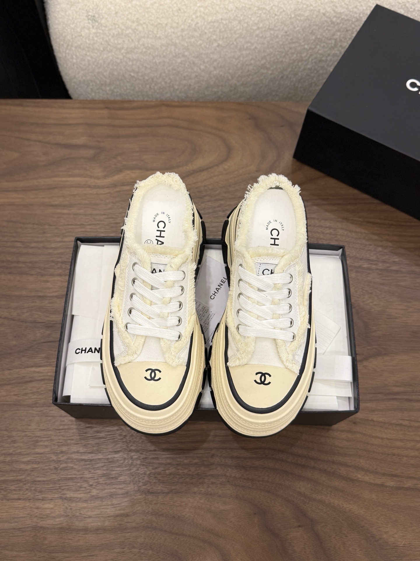 NO:818606,Spot Sale *|| Casual thick-soled slippers [top high-end quality from major manufacturers] Upper: cloth, inner sheepskin, foot pad sheepskin Outsole: Italian genuine leather sole Heel height: 5.5cm Packing: with airplane box 10 35, 36, 37, 38, 39, (34/40/41  Need to customize and communicate with customer service), casual shoes/sneakers and half slippers, sneakers, slippers, sheepskin19860909Spot Sale  *||  休闲厚底拖鞋【大厂顶级高端品质】 鞋面: 布面 内里羊皮 垫脚羊皮 大底:意大利真皮底 跟高: 5.5cm 包装: 带飞机盒10 35、36、37、38、39、(34/40/41 需要定做跟客服♂沟通),休闲鞋/运动鞋半拖,sneakers,slippers,sheepskin,Women's Shoes