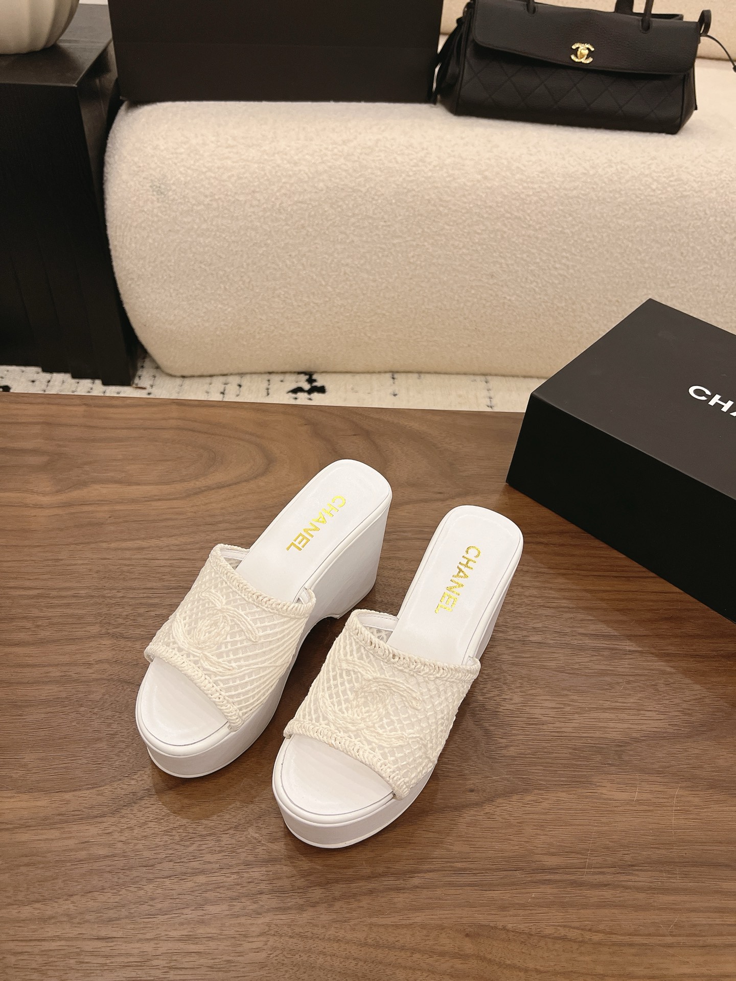 NO:882999,Spot Sale *|| Water platform high heels [top high-end quality from major manufacturers] Upper: Knitted inner knitted foot pad sheepskin Outsole: Italian leather sole Heel height: Heel height 10cm/water platform 4.5cm Packing: With airplane box 10 35, 36, 37, 38, 39, (34/40/41 need to be customized and communicate with customer service), slippers, high  heels,slippers,sheepskin19860909Spot Sale  *||  水台高跟鞋【大厂顶级高端品质】 鞋面: 针织面 内里针织 垫脚羊皮 大底:意大利真皮底 跟高: 跟高10cm/水台4.5cm 包装: 带飞机盒10 35、36、37、38、39、(34/40/41 需要定做跟客服♂沟通),拖鞋,high heels,slippers,sheepskin,Women's Shoes