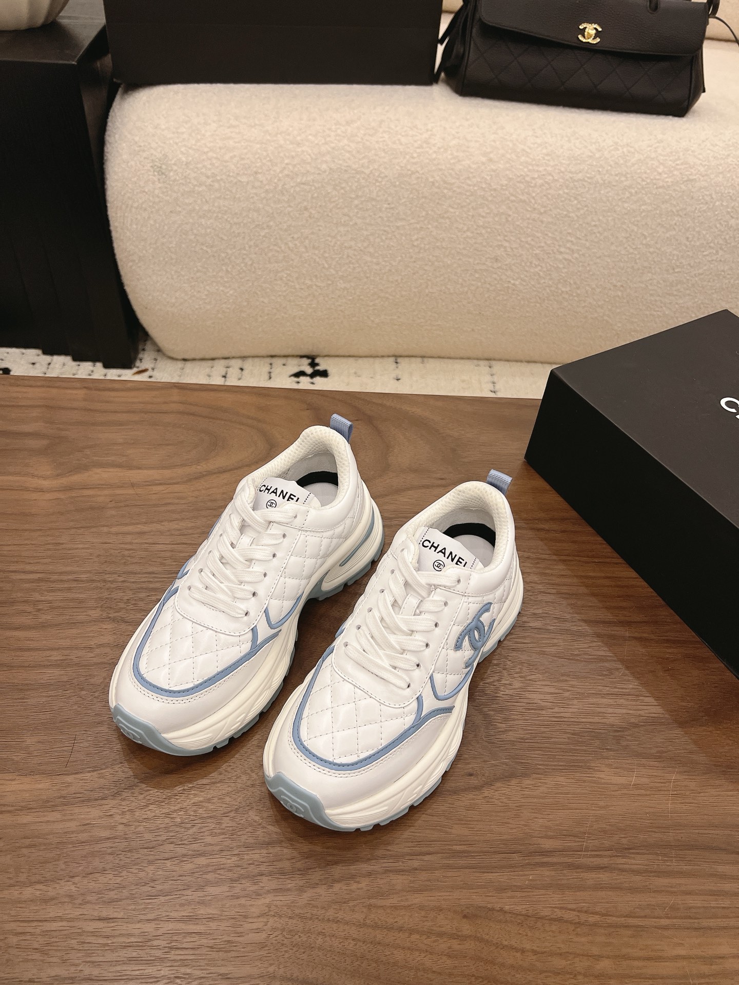 NO:887305,Spot Sale *|| Casual shoes [top high-end quality from major manufacturers] Upper: cowhide/cloth, inner mesh, original diamond pattern for feet, outsole: TPU, heel height: 5cm, packaging: with airplane box 10 35, 36, 37, 38, 39, (34/40/41 need to be customized and communicate with customer service), casual shoes/sports shoes, sneakers, cowhide19860909Spot Sale  *||  休闲鞋【大厂顶级高端品质】 鞋面: 牛皮/布面 内里网 垫脚原版菱格 大底:TPU 跟高: 5cm 包装: 带飞机盒10 35、36、37、38、39、(34/40/41 需要定做跟客服♂沟通),休闲鞋/运动鞋,sneakers,cowhide,Women's Shoes
