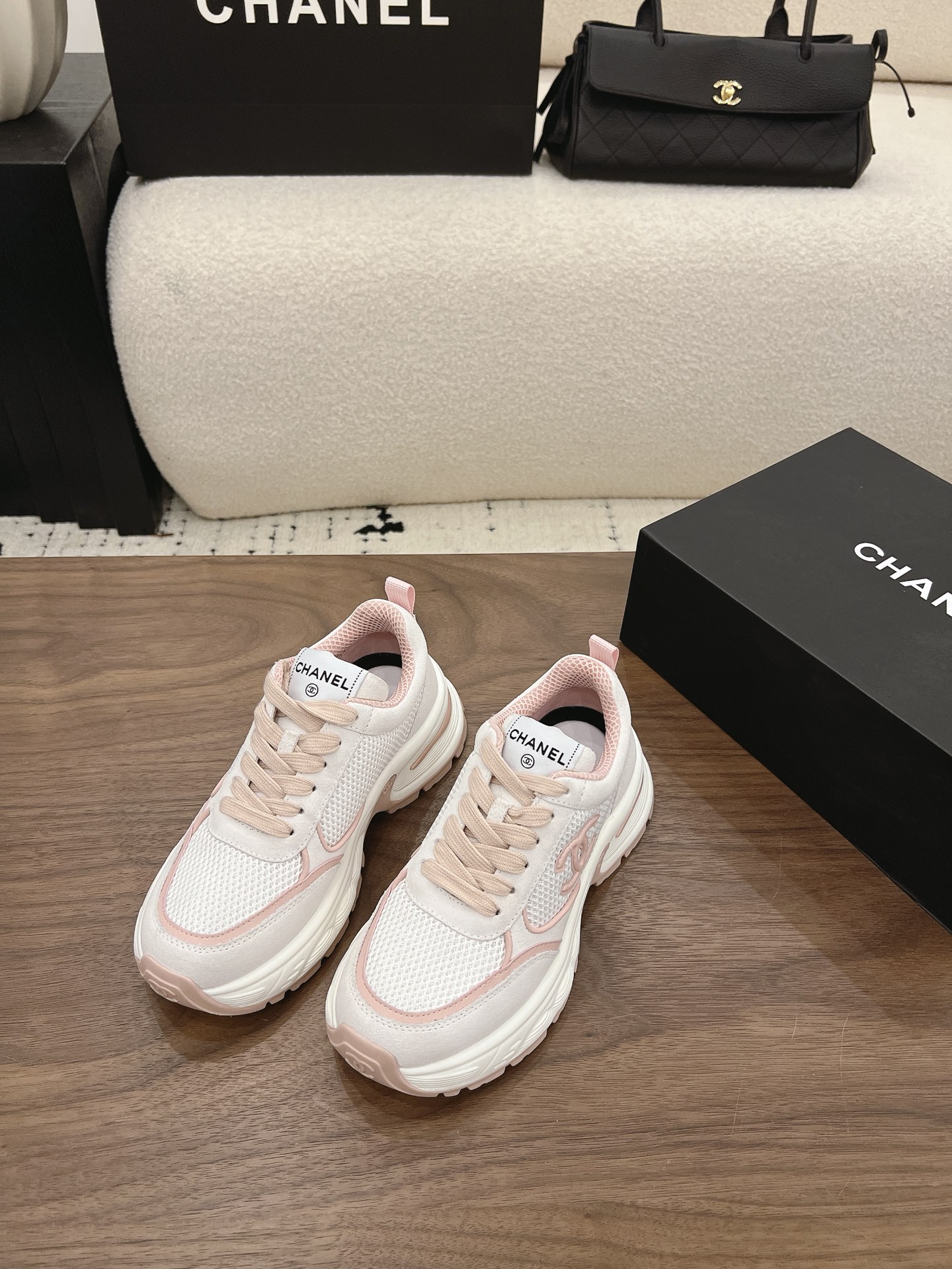 NO:890766,Spot Sale *|| Casual sneakers [top high-end quality from major manufacturers] A must-have for cool girls!  A small artifact that shows your feet, when worn with all black, it is full of aura, low-key and textured. The three pairs are all thick-soled designs, which quietly elongate the proportions. The thick rope shoelaces are full of retro feeling. They are soft and elastic when you step on them. You will not feel tired after walking for a day~ Upper: mesh/cow leather, lining sheepskin, original rhombus foot pads. Outsole: Italian TPU. Heel height: 5.5cm. Packaging: Comes with 10-inch airplane box.  35, 36, 37, 38, 39, (34/40/41 need to be customized and communicate with customer service), casual shoes/sports shoes, sneakers, cowhide, sheepskin19860909Spot Sale  *||  休闲运动鞋【大厂顶级高端品质】 酷飒女孩必备！显脚小神器,搭配all black穿搭气场全开,低调又有质感 三双都是厚底设计,悄悄拉长比例,粗绳鞋带复古感满满,踩上去软弹舒适,暴走一天也不累～ 鞋面: 网/牛皮 内里羊皮 垫脚菱格原版垫脚 大底:意大利TPU 跟高: 5.5cm 包装: 带飞机盒10 35、36、37、38、39、(34/40/41 需要定做跟客服♂沟通),休闲鞋/运动鞋,sneakers,cowhide,sheepskin,Women's Shoes