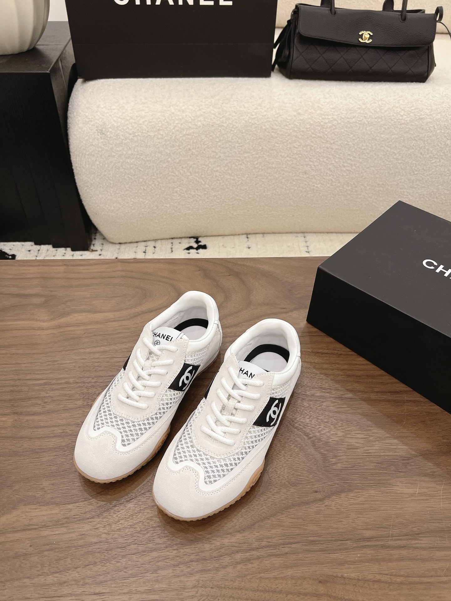 NO:890772,Spot Sale *|| Casual sneakers [top high-end quality from major manufacturers] A must-have for cool girls!  A small artifact that shows your feet, when worn with all black, it is full of aura, low-key and texture. The three pairs are all thick-soled designs, quietly elongating the proportions, and the thick rope shoelaces are full of retro feel. They are soft and comfortable to step on, and you will not feel tired after walking all day ~ Upper: mesh/cow leather, lining sheepskin, original rhombus foot pads, outsole: Italian TPU, heel height: 1.5cm, packaging: with airplane box 10  35, 36, 37, 38, 39, (34/40/41 need to be customized and communicate with customer service), casual shoes/sports shoes, sneakers, cowhide, sheepskin19860909Spot Sale  *||  休闲运动鞋【大厂顶级高端品质】 酷飒女孩必备！显脚小神器,搭配all black穿搭气场全开,低调又有质感 三双都是厚底设计,悄悄拉长比例,粗绳鞋带复古感满满,踩上去软弹舒适,暴走一天也不累～ 鞋面: 网/牛皮 内里羊皮 垫脚菱格原版垫脚 大底:意大利TPU 跟高: 1.5cm 包装: 带飞机盒10 35、36、37、38、39、(34/40/41 需要定做跟客服♂沟通),休闲鞋/运动鞋,sneakers,cowhide,sheepskin,Women's Shoes