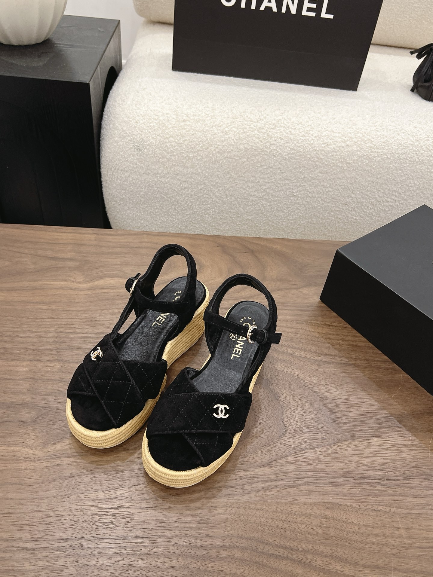 NO:926469,Spot Sale *|| [Top high-end quality from major manufacturers] Upper: Yangjing inner sheepskin, padding sheepskin Outsole: Italian genuine leather sole Packing: with airplane box 10 35, 36, 37, 38, 39, (34/40/41 need to be customized and communicate with customer service), sandals, sandals, sheepskin, sheep19860909Spot Sale  *|| 【大厂顶级高端品质】 鞋面: 羊京 内里羊皮 垫脚羊皮 大底:意大利真皮底 包装: 带飞机盒10 35、36、37、38、39、(34/40/41 需要定做跟客服♂沟通),凉鞋,sandals,sheepskin,sheep,Women's Shoes