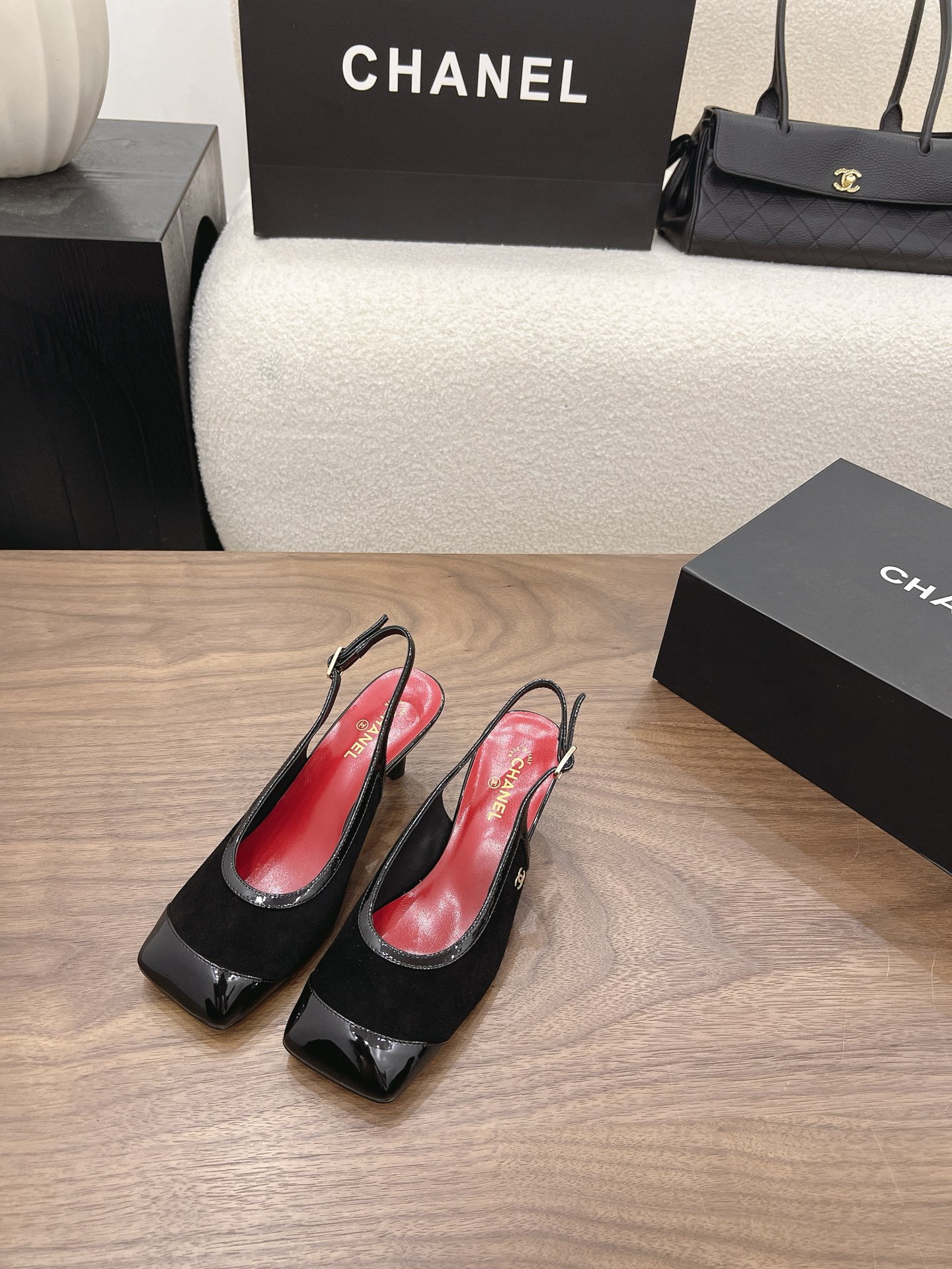 NO:930112,Spot Sale *|| 26B square toe stiletto [top high-end quality from major manufacturers] Upper: cowhide/sheepskin/patent leather, sheepskin lining, sheepskin pads, outsole: Italian genuine leather sole, heel height: 5.5cm, packaging: with airplane box 10 35, 36, 37, 38, 39, (34/40/41 need to be customized and communicate with customer service), high-heeled shoes, sandals, high  heels,cowhide,sheepskin19860909Spot Sale  *||  26B 方头细跟【大厂顶级高端品质】 鞋面: 牛皮/羊皮/漆皮 内里羊皮 垫脚羊皮 大底:意大利真皮底 跟高: 5.5cm 包装: 带飞机盒10 35、36、37、38、39、(34/40/41 需要定做跟客服♂沟通),高跟鞋凉鞋,sandals,high heels,cowhide,sheepskin,Women's Shoes