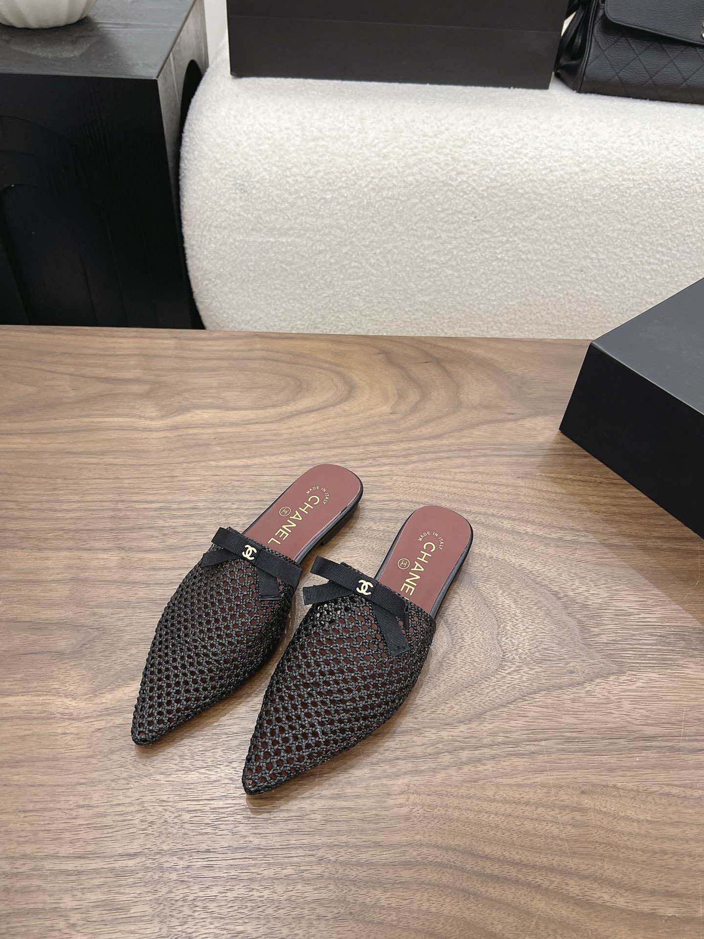 NO:930068,Spot Sale *|| 26B Mesh pointed bow [Top high-end quality from major manufacturers] Upper: Mesh Lining: Mesh Sheepskin Outsole: Italian genuine leather Heel height: 1cm Packing: With airplane box19860909Spot Sale  *||  26B 网尖头蝴蝶结【大厂顶级高端品质】 鞋面: 网 内里: 网 垫脚羊皮 大底:意大利真皮底 跟高: 1cm 包装: 带飞机盒10 35、36、37、38、39、(34/40/41 需要定做跟客服♂沟通),半拖,sheepskin,Women's Shoes
