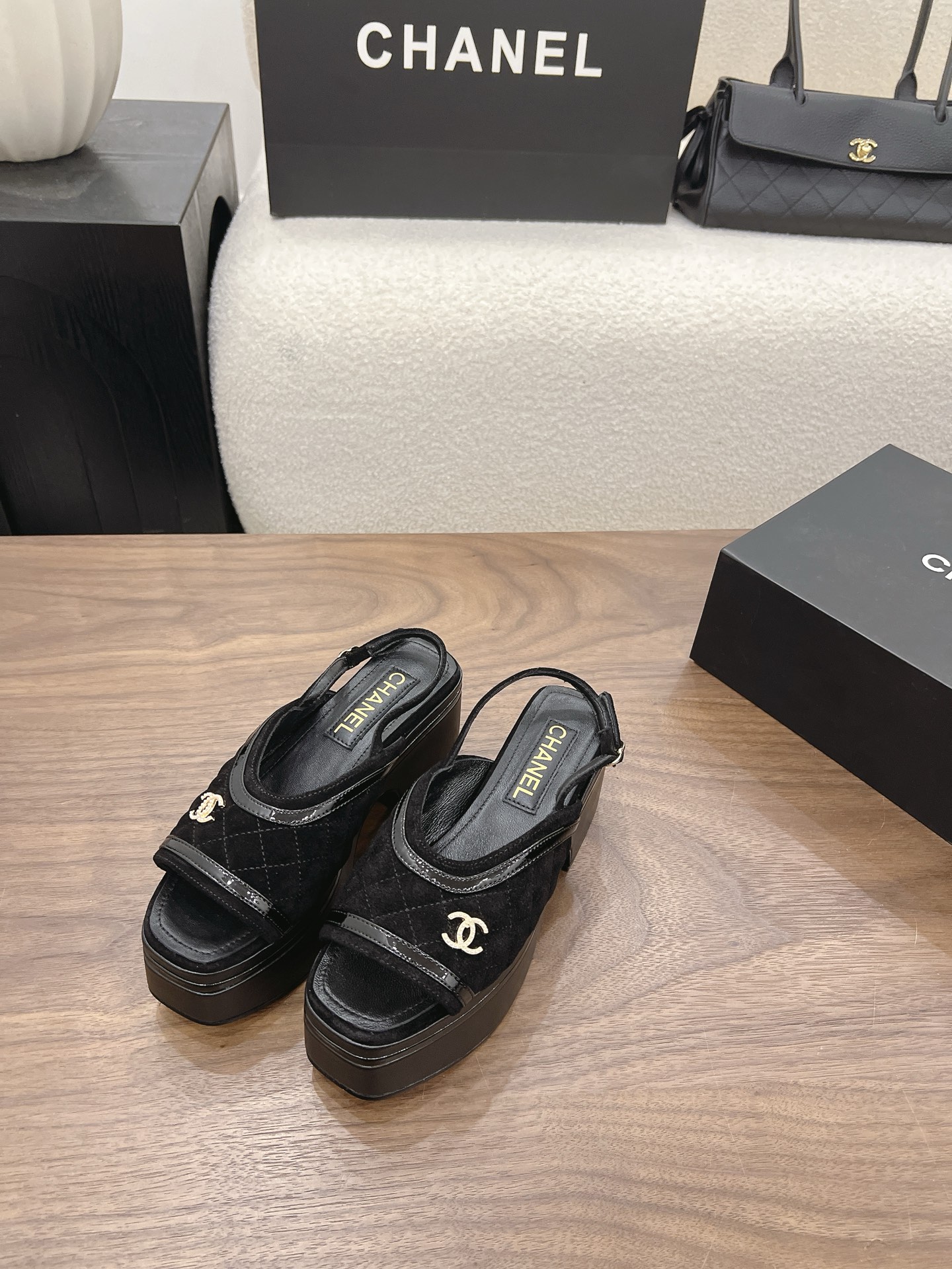 NO:930058,Spot Sale *|| 26B Water platform diamond model [top high-end quality from major manufacturers] Upper: cowhide/sheep leather Inner: sheepskin foot pad sheepskin Outsole: Italian genuine leather sole Heel height: 8cm Packing: with airplane box 10 35, 36, 37, 38, 39, (34/40/41  Need to customize and communicate with customer service), sandals, sandals, cowhide, sheepskin, sheep19860909Spot Sale  *||  26B 水台菱格款【大厂顶级高端品质】 鞋面: 牛皮/羊京 内里: 羊皮 垫脚羊皮 大底:意大利真皮底 跟高: 8cm 包装: 带飞机盒10 35、36、37、38、39、(34/40/41 需要定做跟客服♂沟通),凉鞋,sandals,cowhide,sheepskin,sheep,Women's Shoes