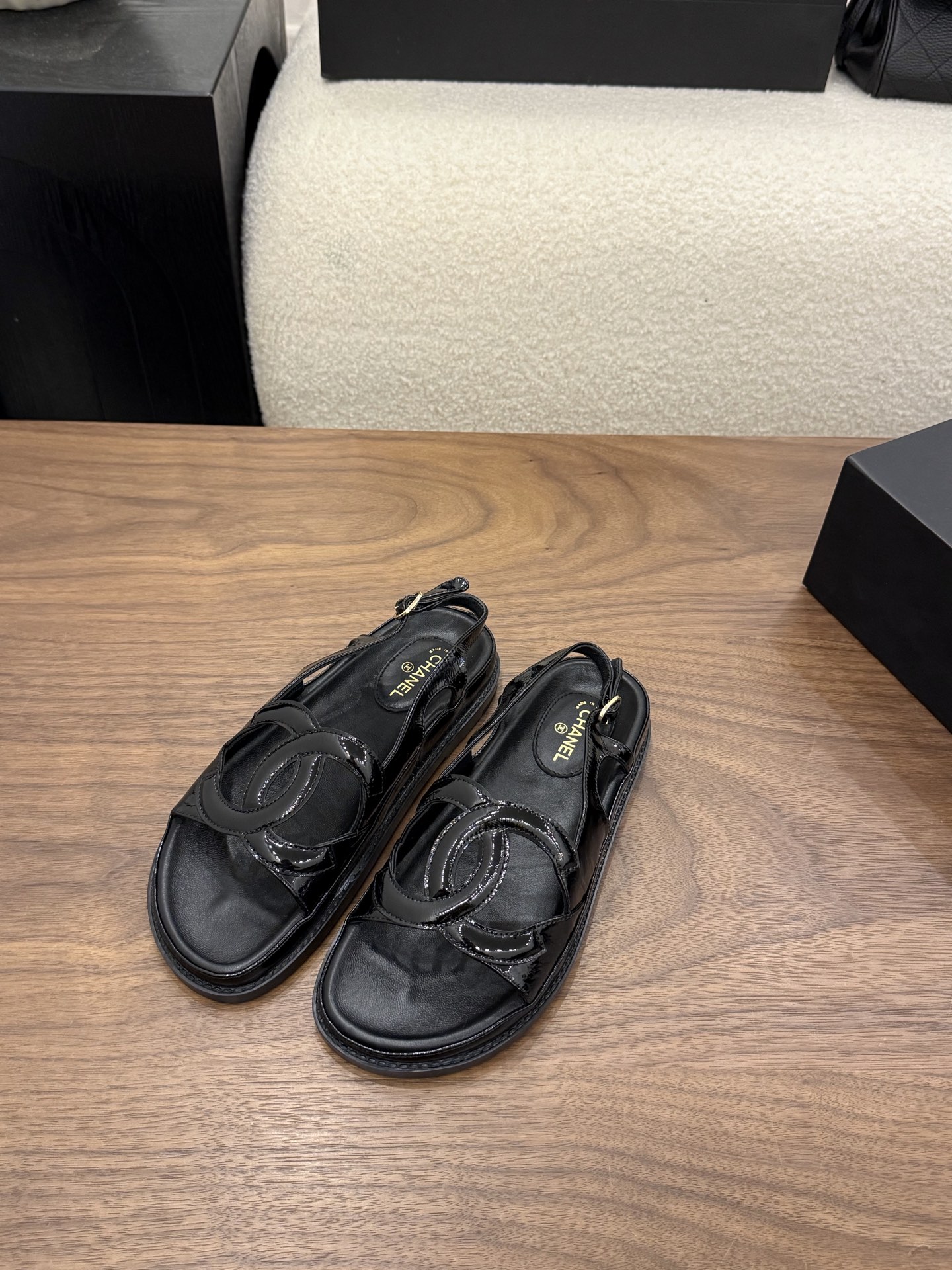 NO:958345,Spot Sale *|| [Top high-end quality from major manufacturers] Upper: Sheepskin/Sheepskin Lining Sheepskin Outsole: Italian TPU wear-resistant sole Heel height: 1cm Packing: With airplane box19860909Spot Sale  *|| 【大厂顶级高端品质】 鞋面: 羊皮/羊京 内里羊皮 大底:意大利TPU耐磨底 跟高: 1cm 包装: 带飞机盒10 35、36、37、38、39、(34/40/41 需要定做跟客服♂沟通),拖鞋凉鞋,sandals,slippers,sheepskin,sheep,Women's Shoes
