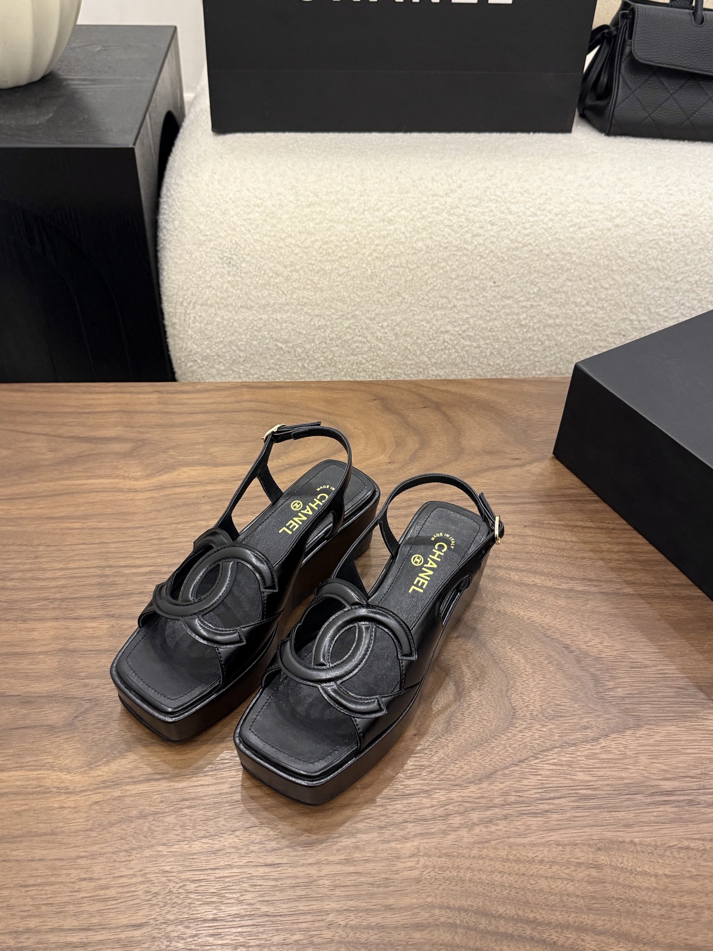 NO:958351,Spot Sale *|| [Top high-end quality from major manufacturers] Upper: waxed leather/cowhide/sheep leather, lining sheepskin, padding sheepskin, outsole: Italian TPU wear-resistant sole, heel height: 5cm, packaging: with airplane box 10 35, 36, 37, 38, 39, (34/40/41  Need to customize and communicate with customer service), slippers, sandals, sandals, slippers, cowhide, sheepskin, sheep19860909Spot Sale  *|| 【大厂顶级高端品质】 鞋面: 油蜡皮/牛皮/羊京 内里羊皮 垫脚羊皮 大底:意大利TPU耐磨底 跟高: 5cm 包装: 带飞机盒10 35、36、37、38、39、(34/40/41 需要定做跟客服♂沟通),拖鞋凉鞋,sandals,slippers,cowhide,sheepskin,sheep,Women's Shoes