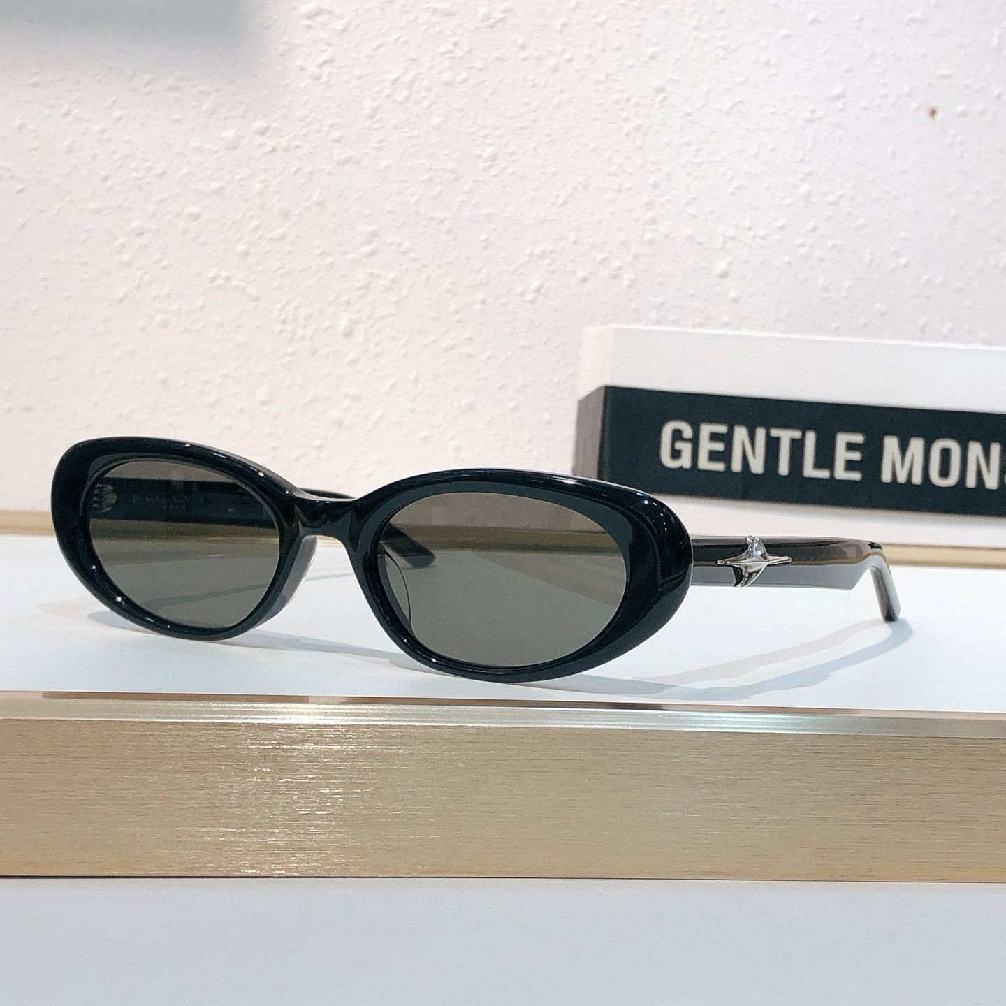 GENTLE MONSTER Sunglasses Acetate Oval