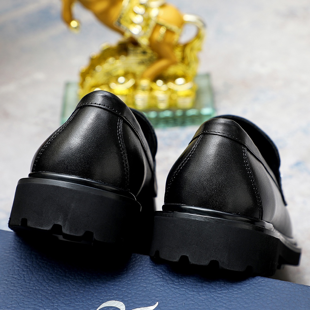 Dior Men's Black Leather Loafers - Stylish & Comfortable Shoes 9 i1713885895 7000 0