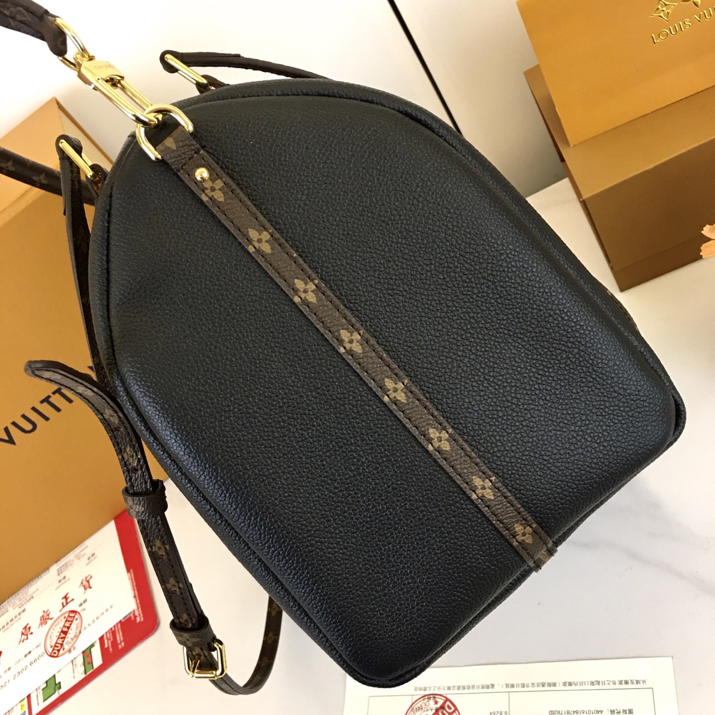 Louis Vuitton Express Handbag - Black Leather with Classic Monogram Details 6 i1756318490242 6158 0 5