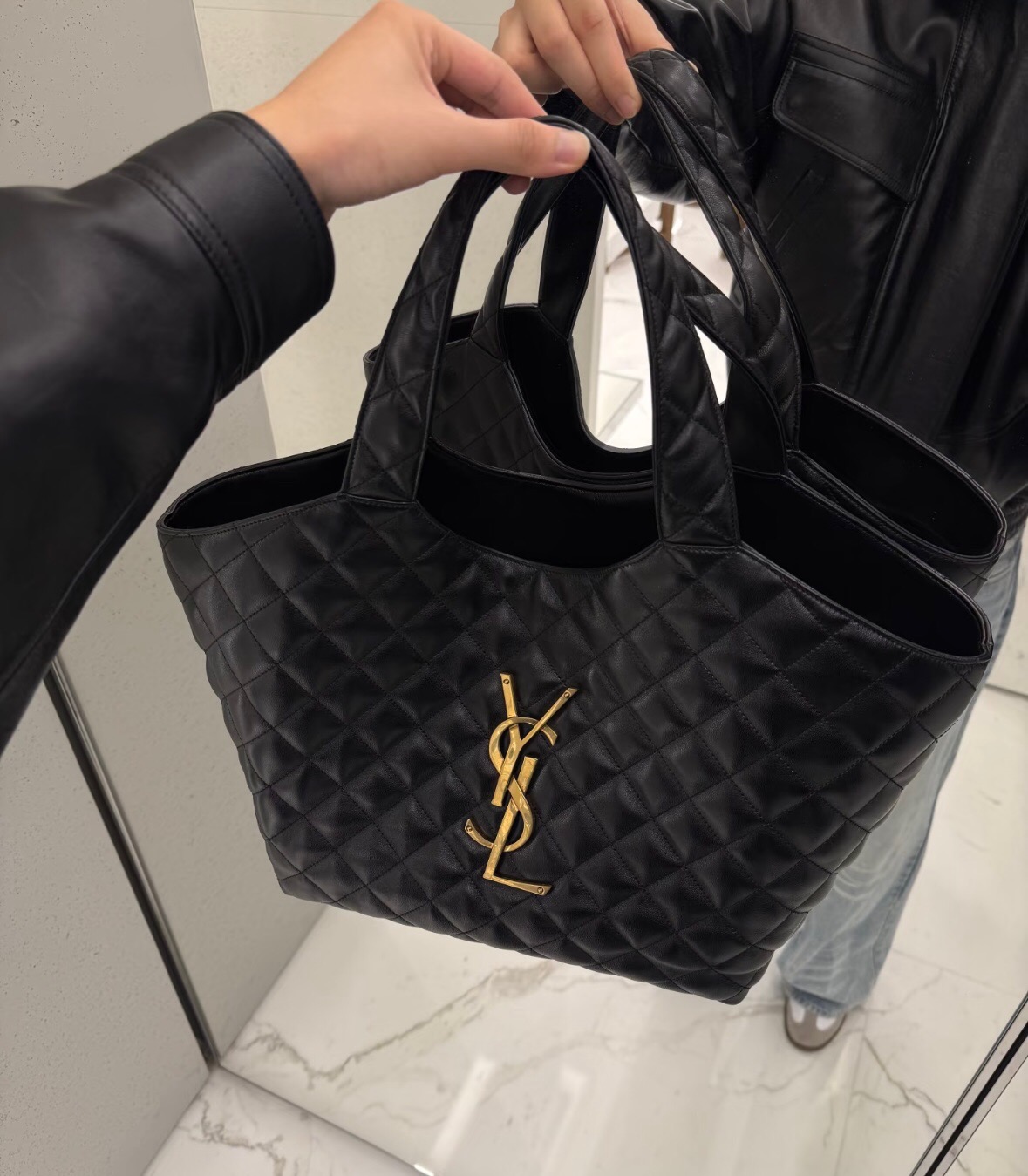 黑金羊皮精致点睛，随性中藏着高级感！